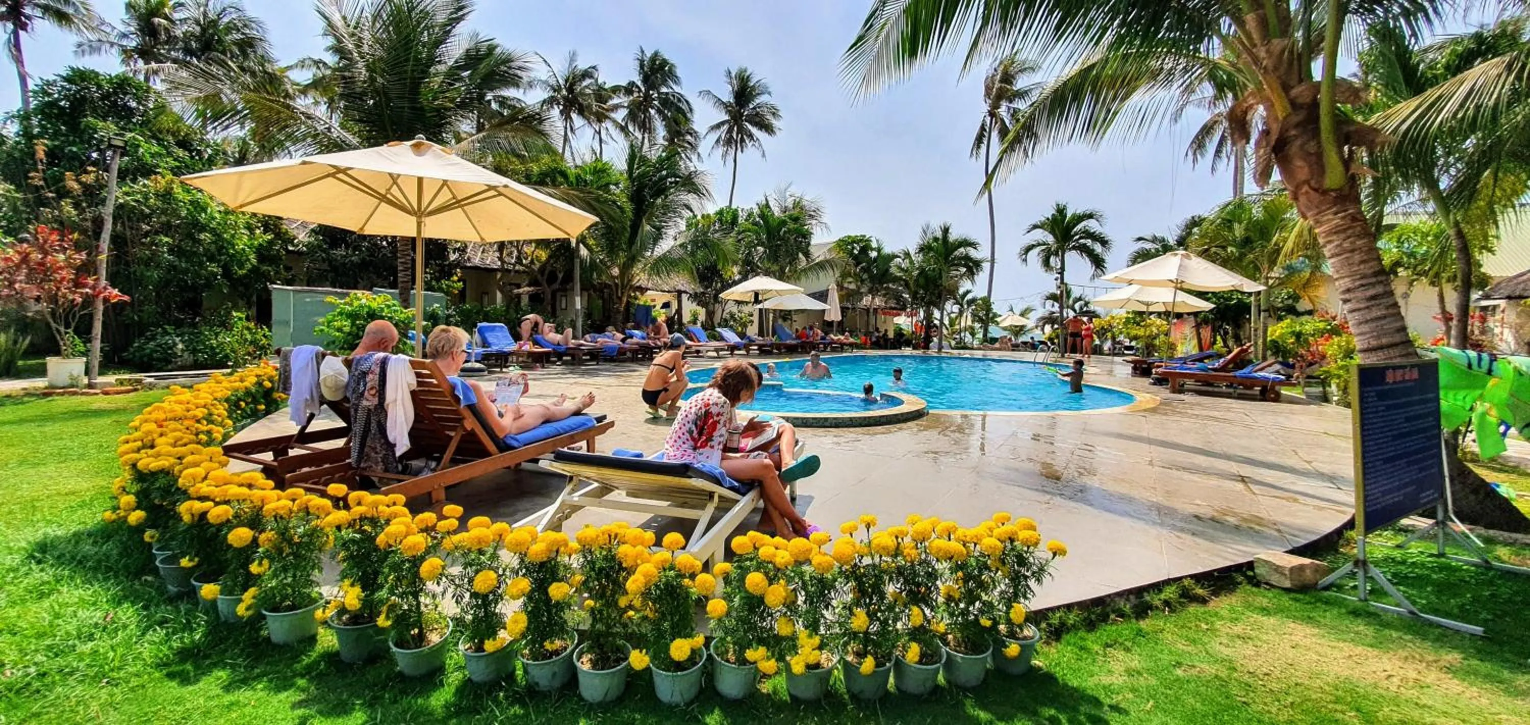 Swimming pool in Sun & Sands Beach Hotel