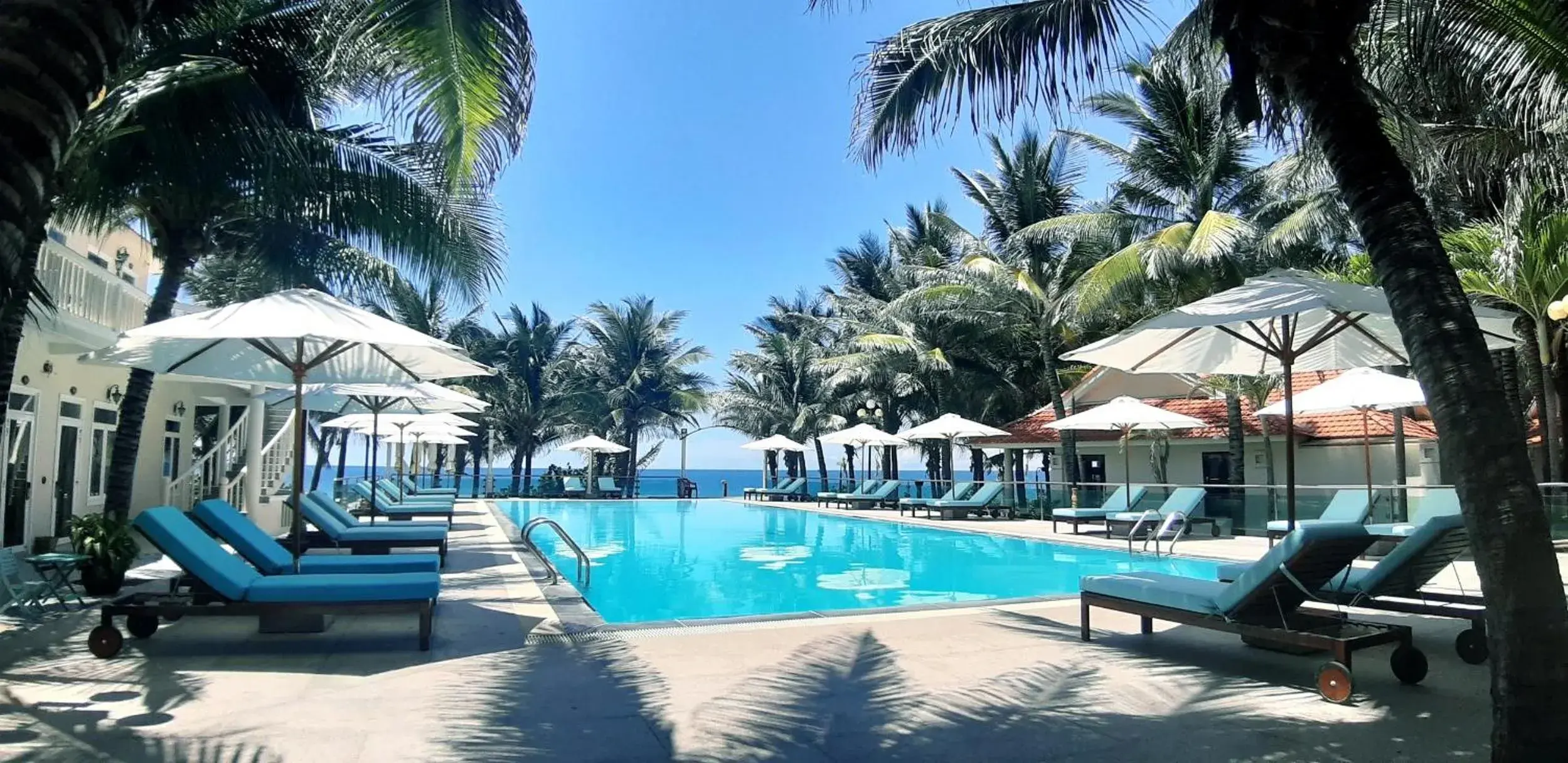 Swimming pool in Saigon Emerald Beach Resort Swimming pool in Saigon Emerald Beach Resort