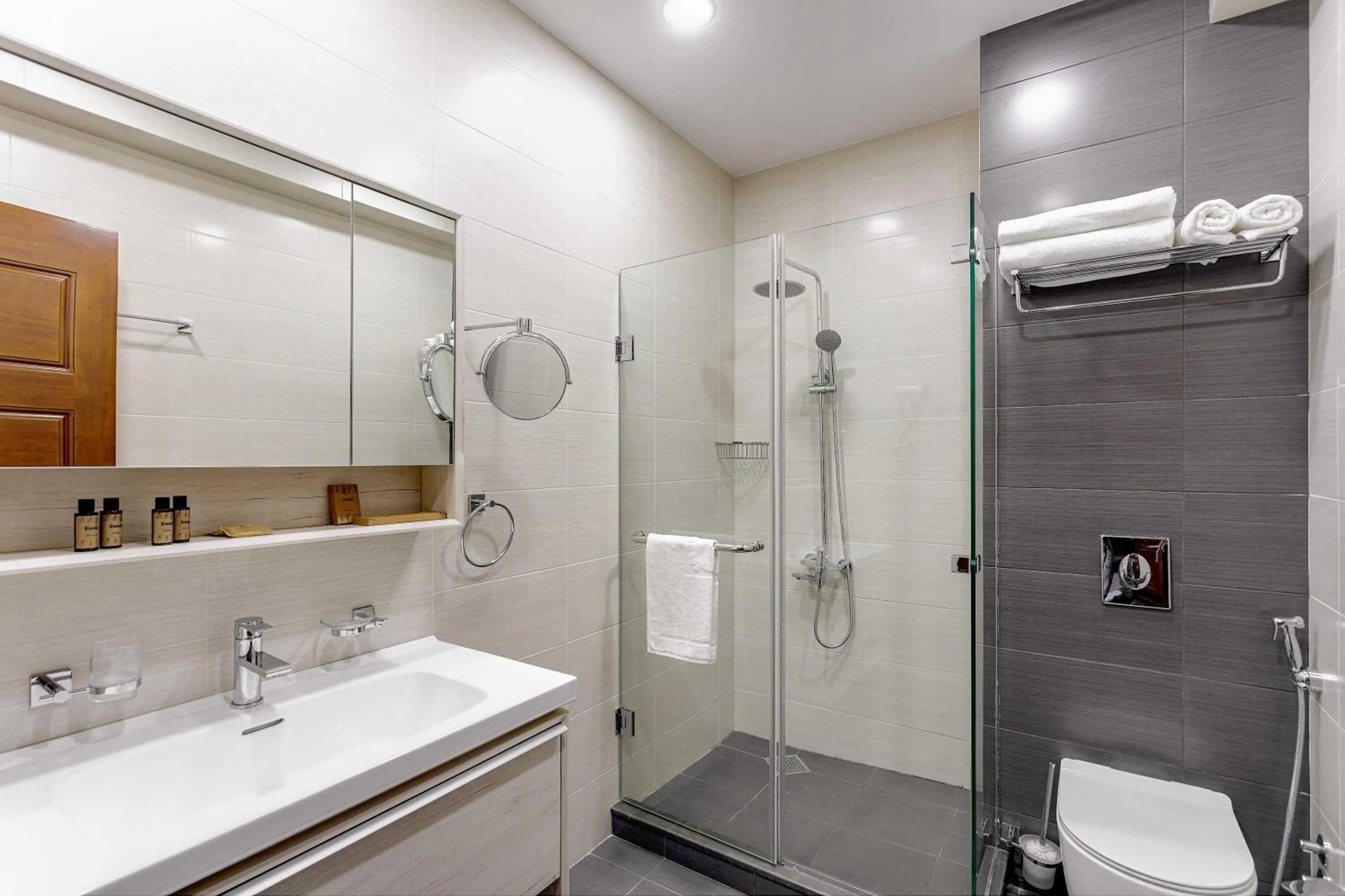 Toilet in Vinum Hotel