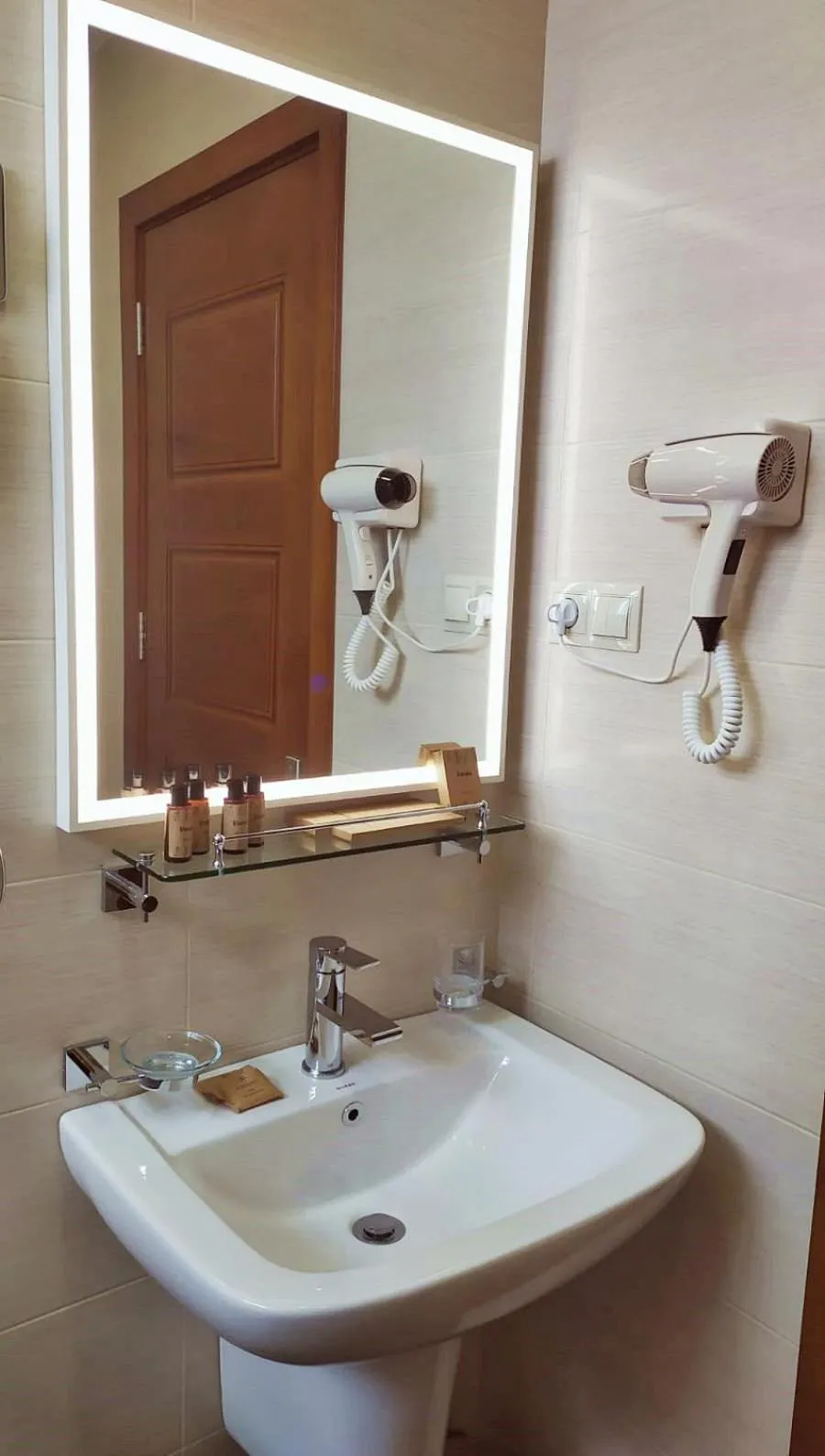 Toilet in Vinum Hotel