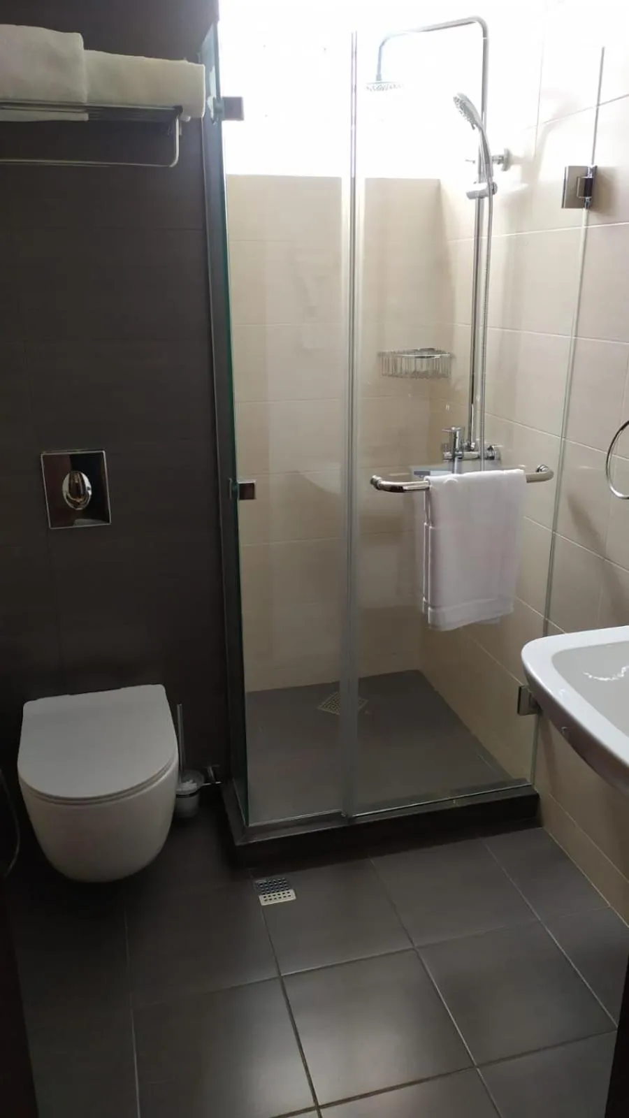 Shower in Vinum Hotel