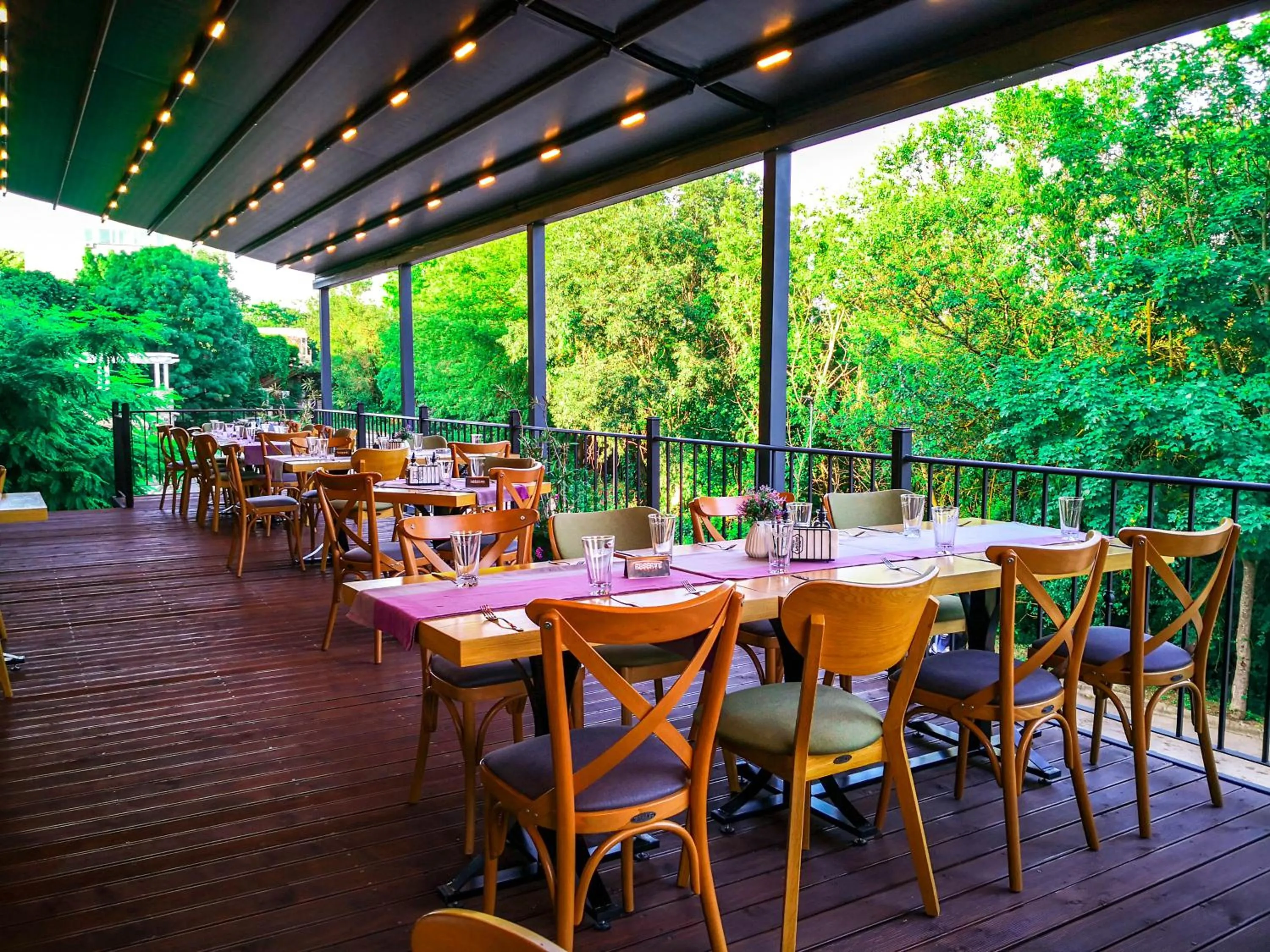 Restaurant/places to eat in Laguna Terrace