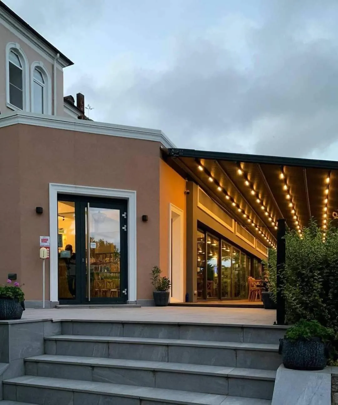 Restaurant/places to eat in Laguna Terrace