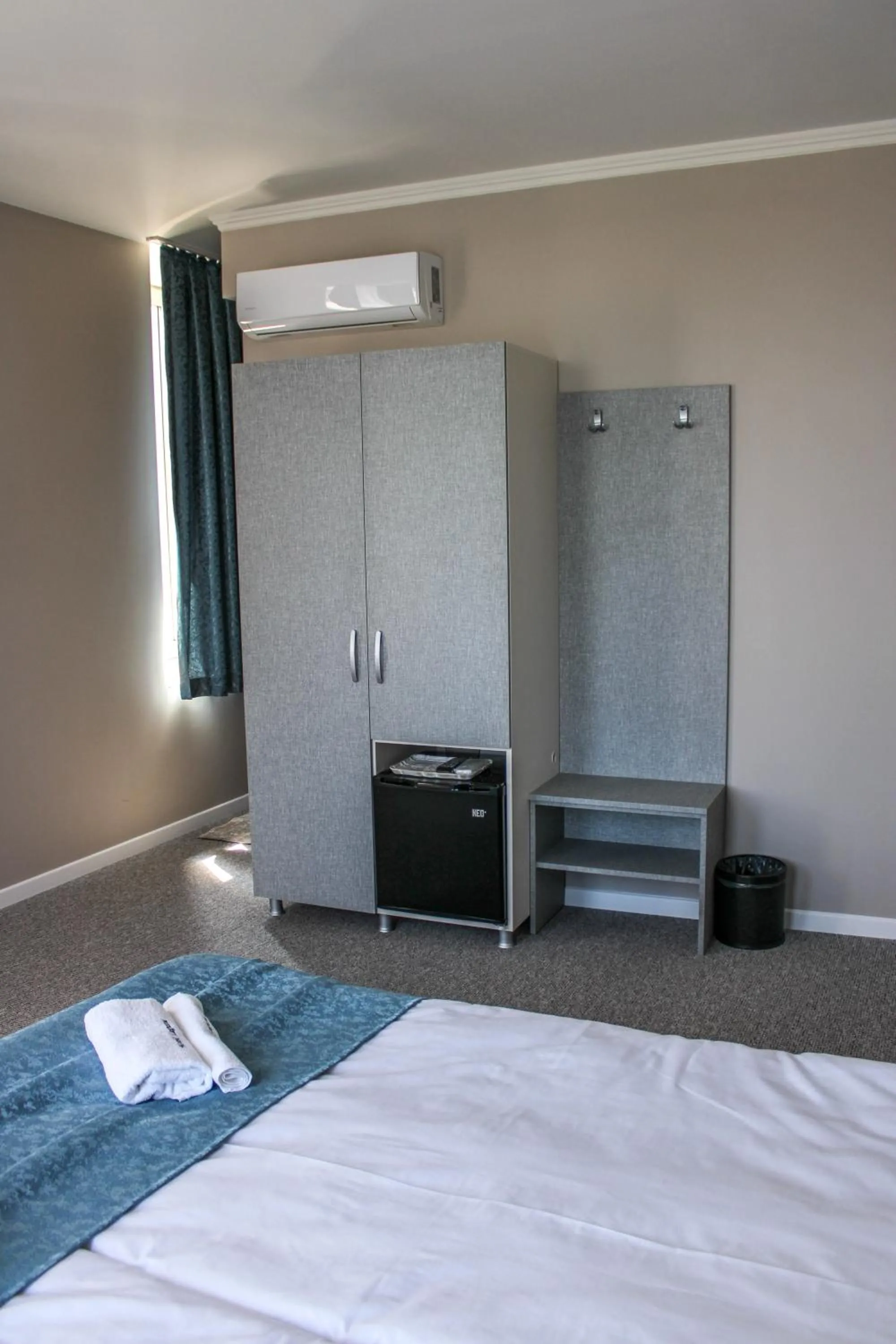 Photo of the whole room, Bed in Laguna Terrace
