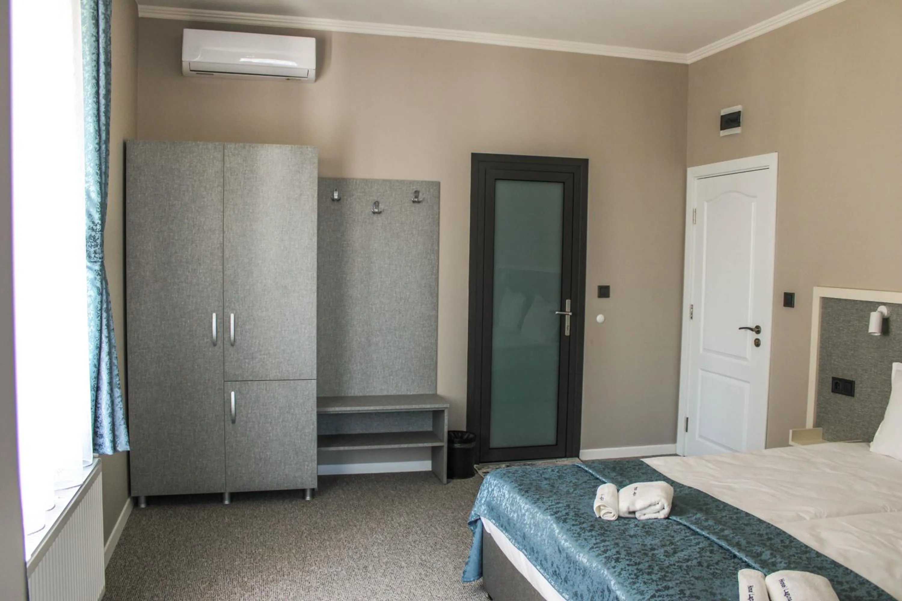 Photo of the whole room, Bed in Laguna Terrace