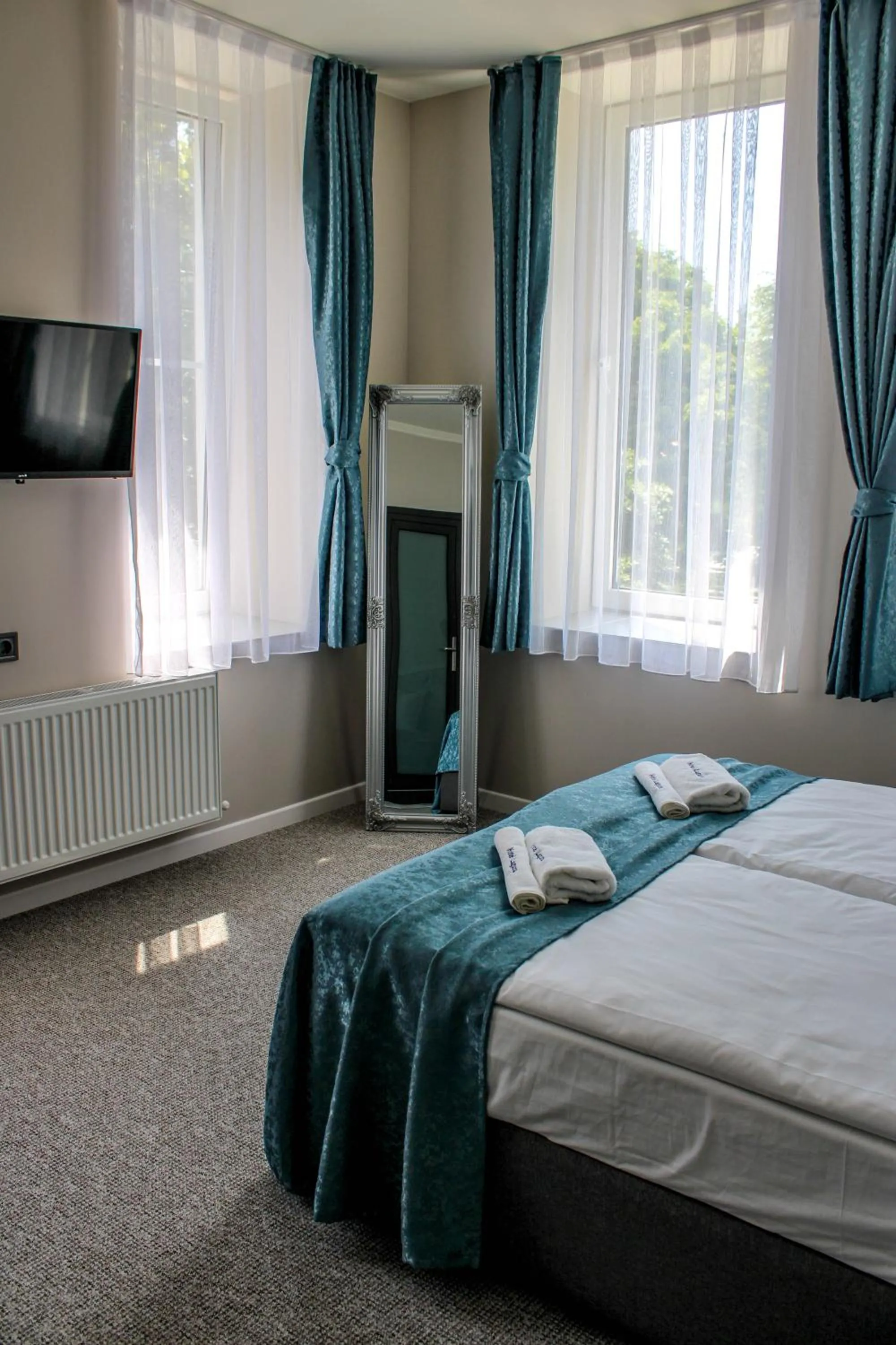 Photo of the whole room, Bed in Laguna Terrace