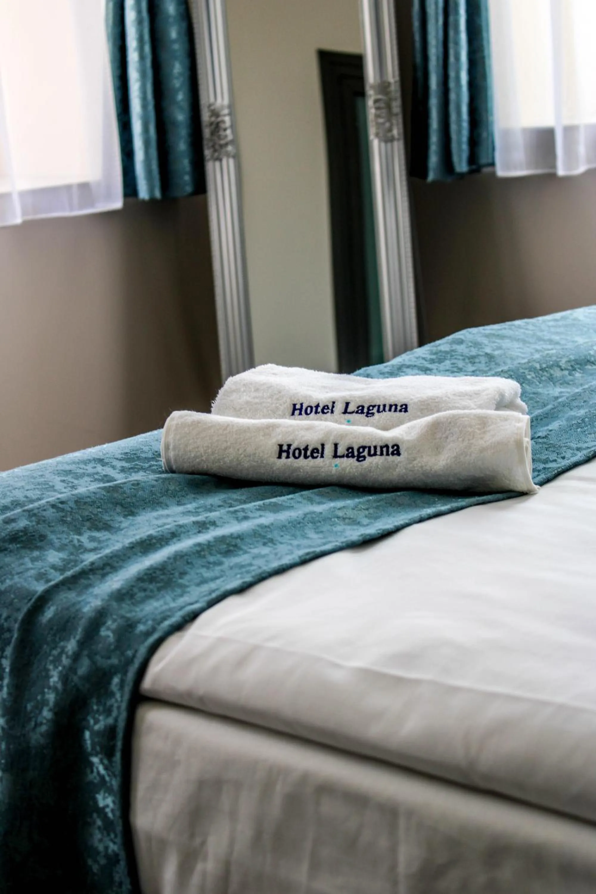 Photo of the whole room, Bed in Laguna Terrace