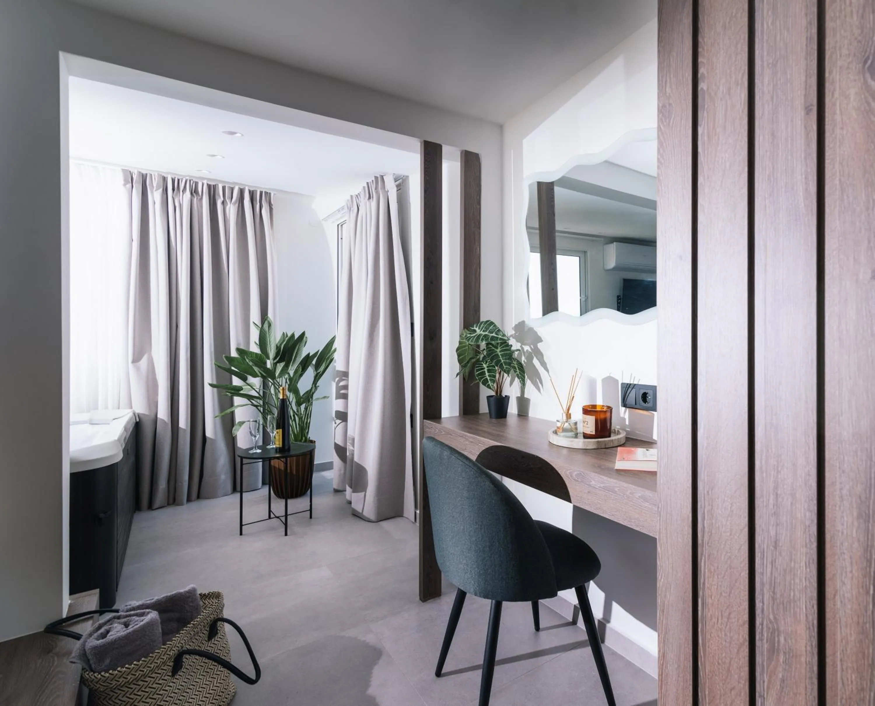 Hot Tub in Alcyone Studios and Apartments