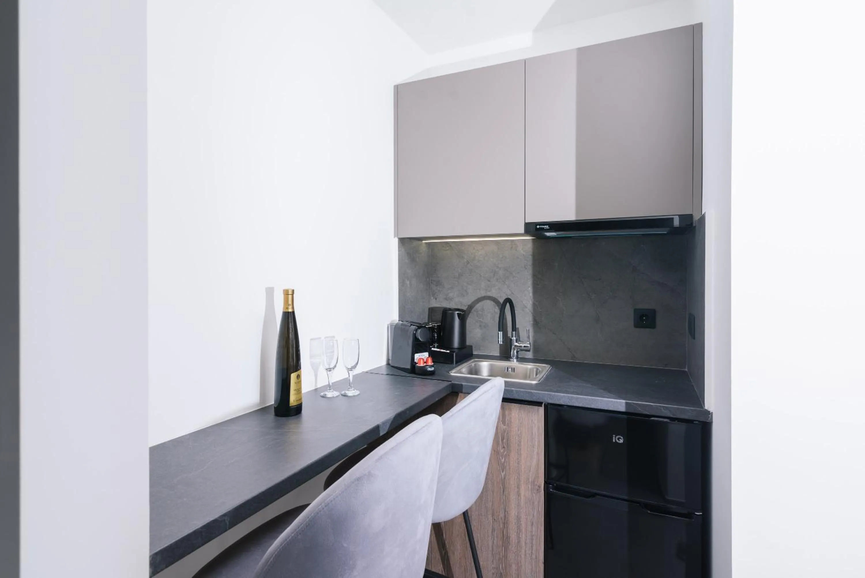 Kitchen or kitchenette in Alcyone Studios and Apartments