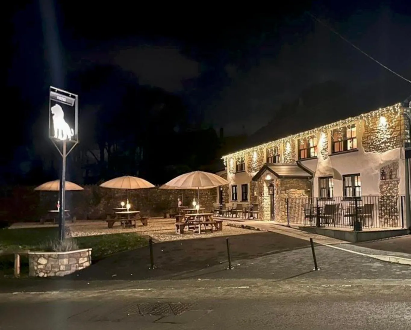 Property building in The White Lion Cowbridge