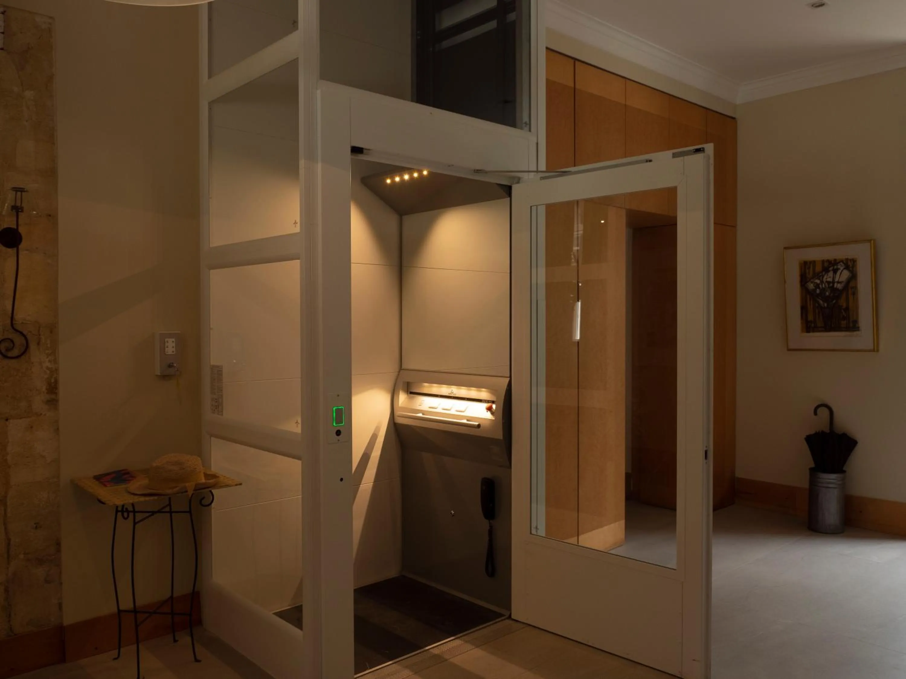 elevator, Bed in Château Fleur D'Aya