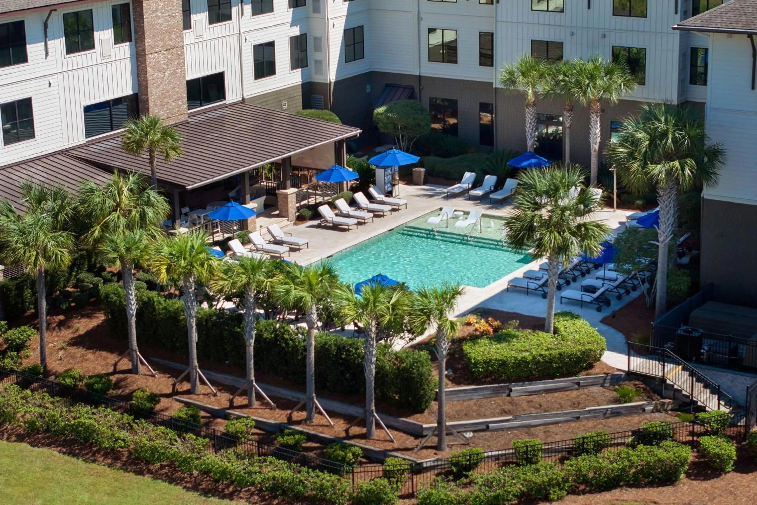 Swimming pool in Andell Inn