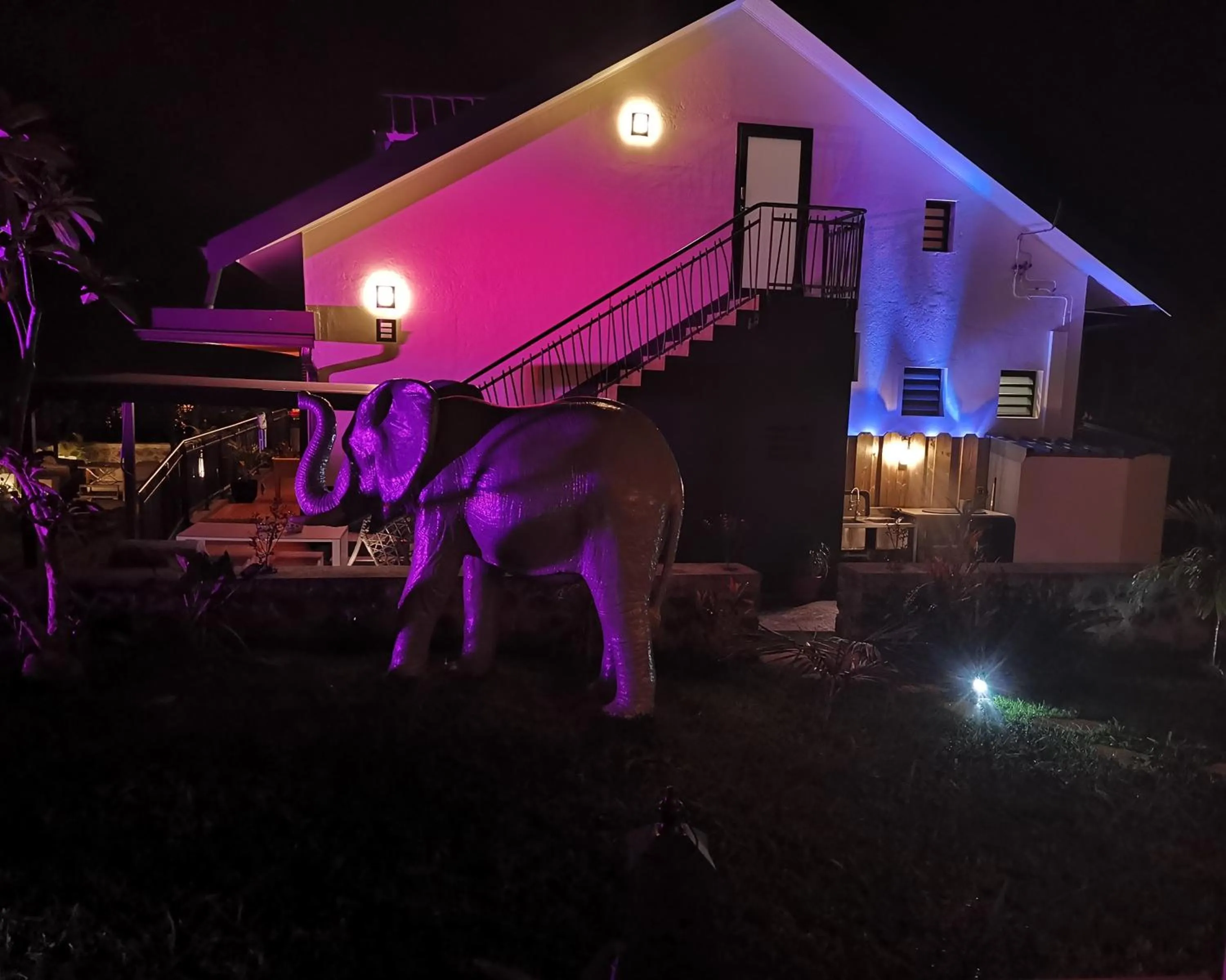 Night in Hostal 170 Room 15 Service Appartement