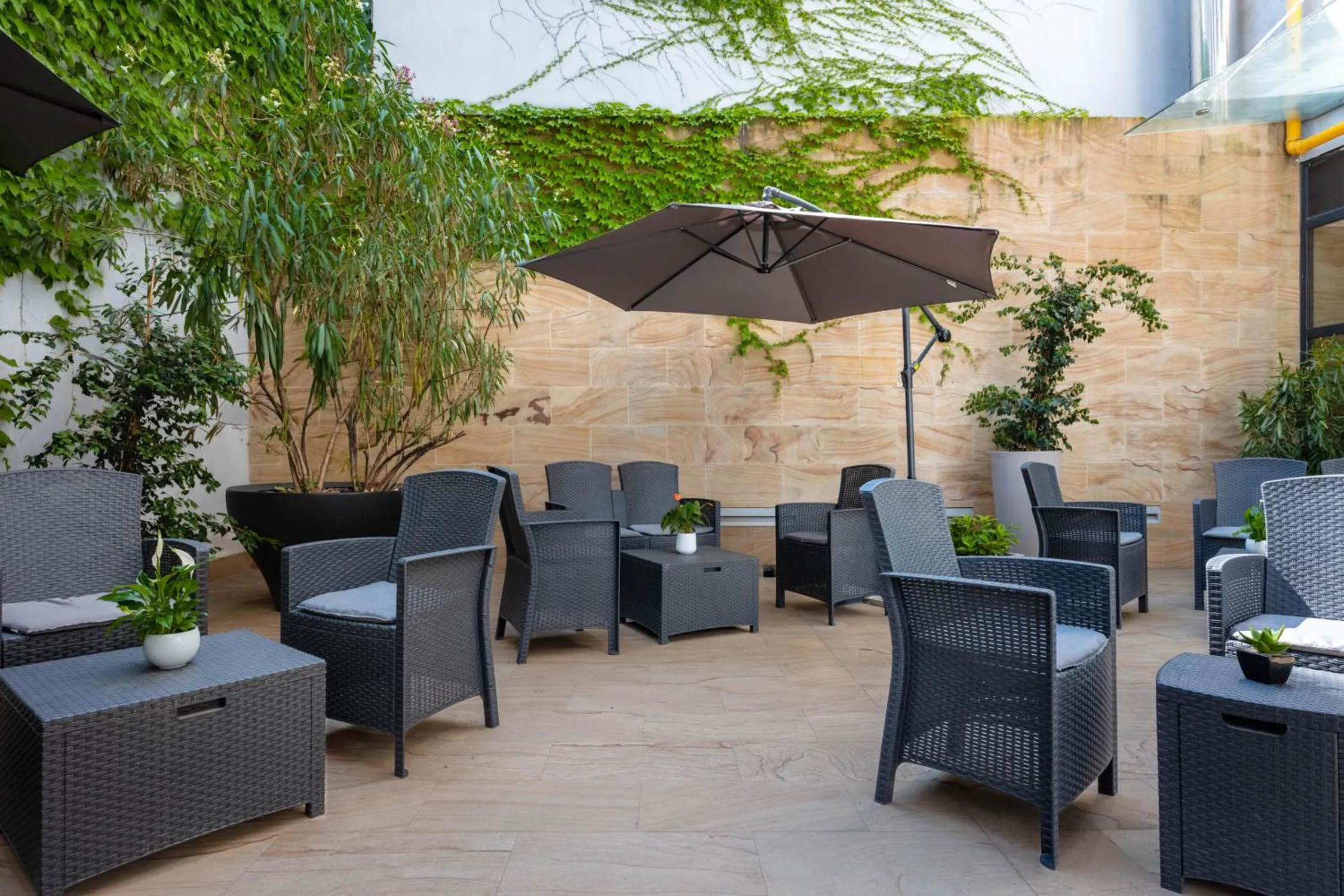 Garden in iH Hotels Milano Watt 13