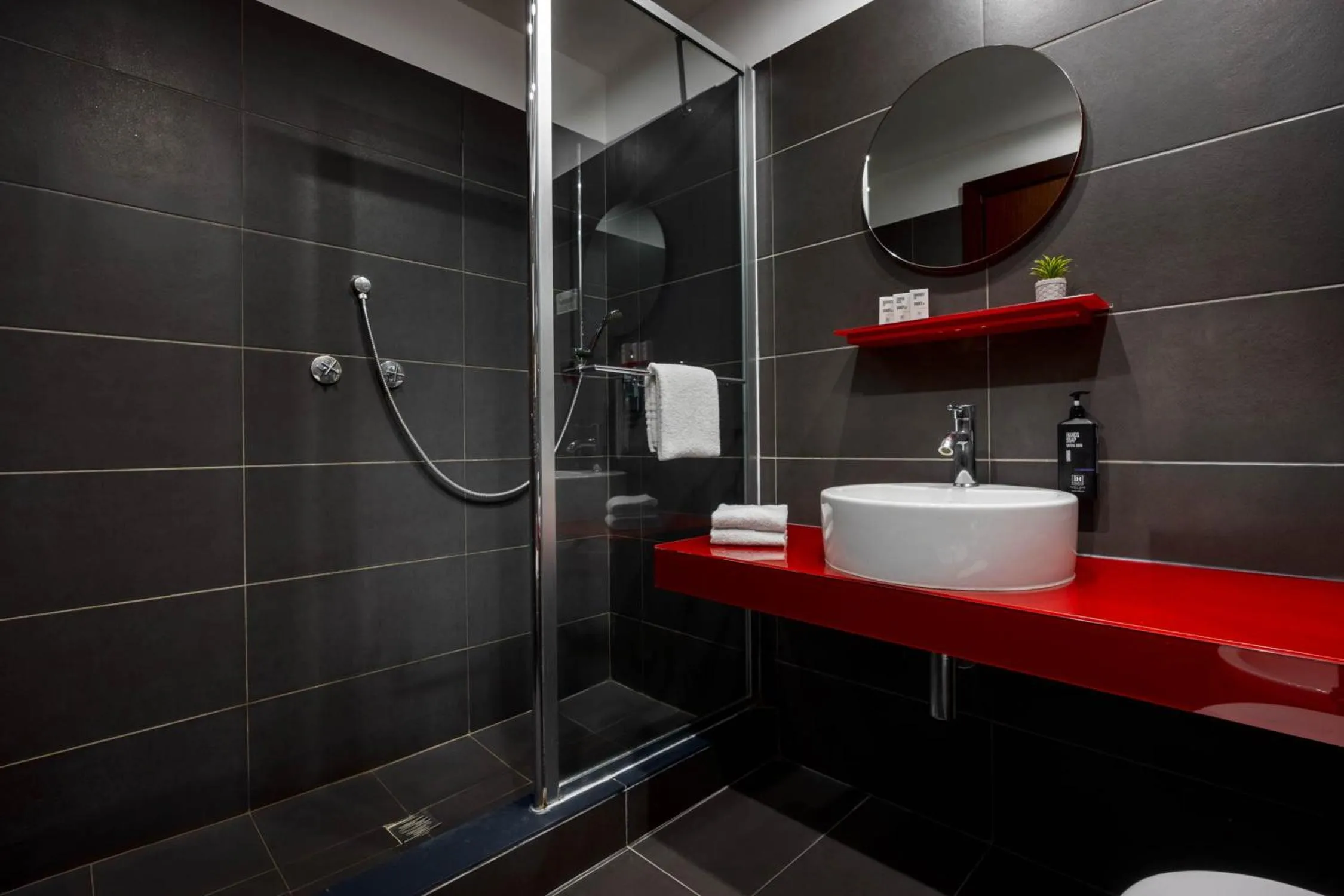 Shower in iH Hotels Milano Watt 13
