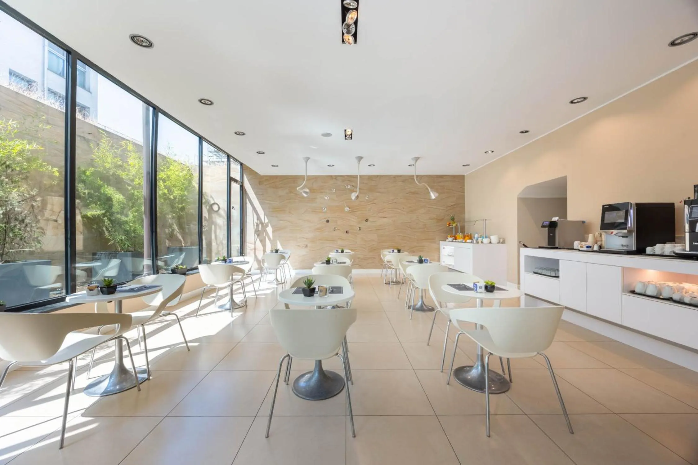 Breakfast in iH Hotels Milano Watt 13