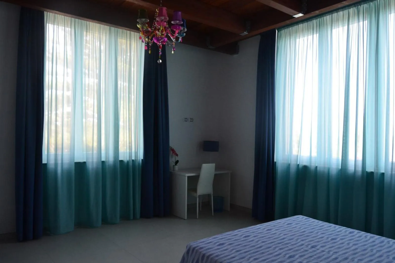 Photo of the whole room, Bed in Stellaris