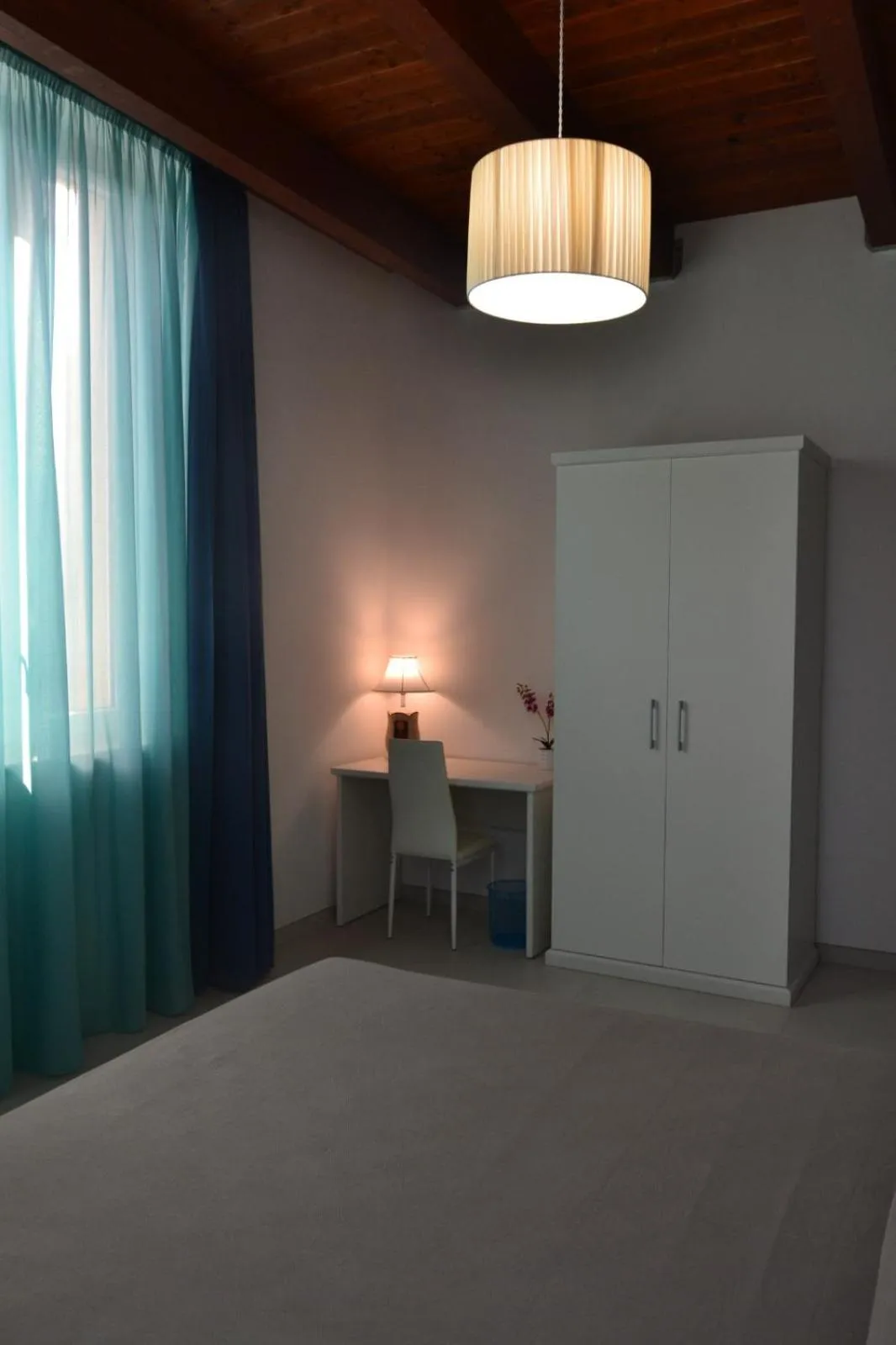 Photo of the whole room, Bed in Stellaris