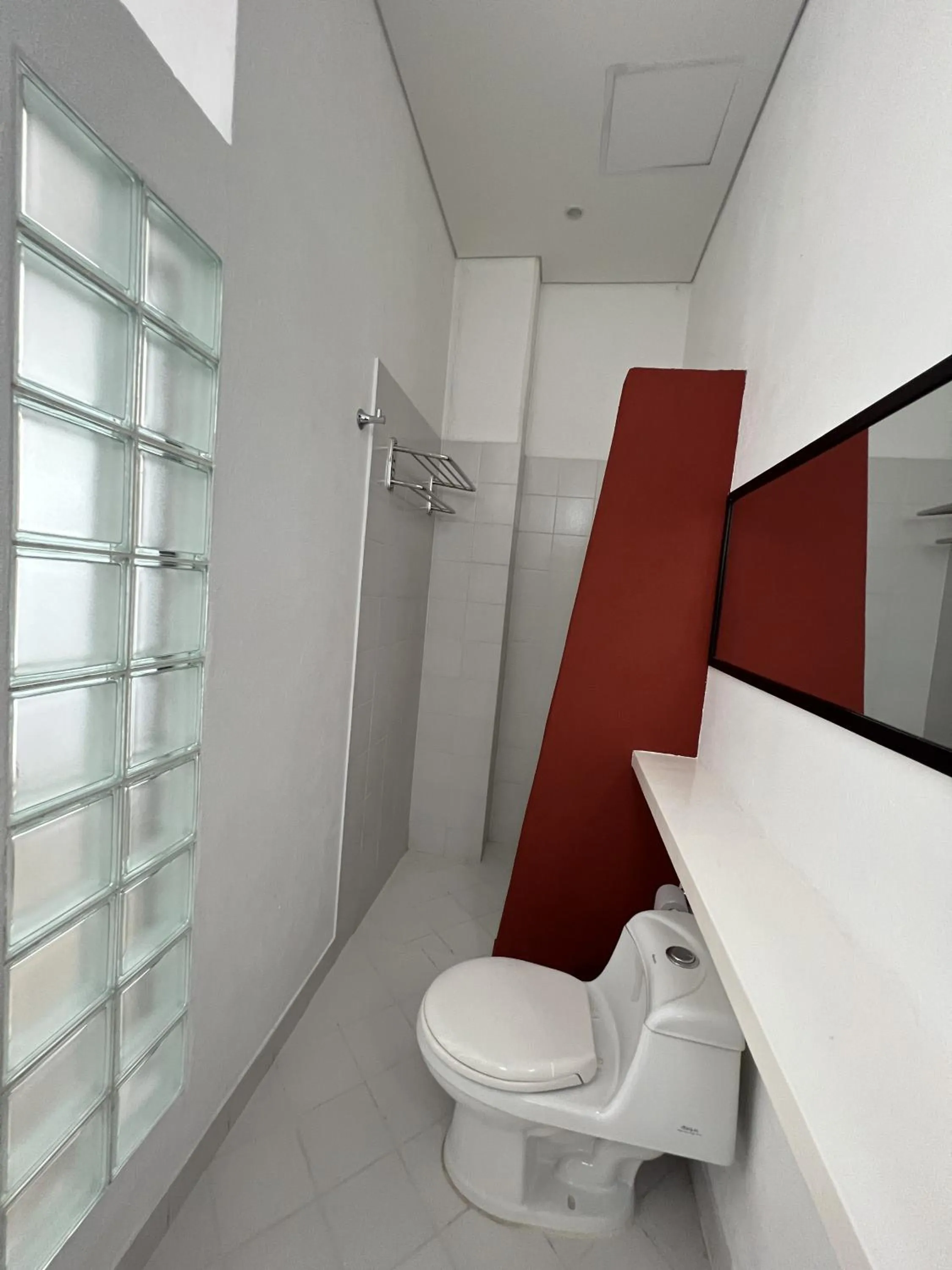 Shower in The Orange House Santa Marta