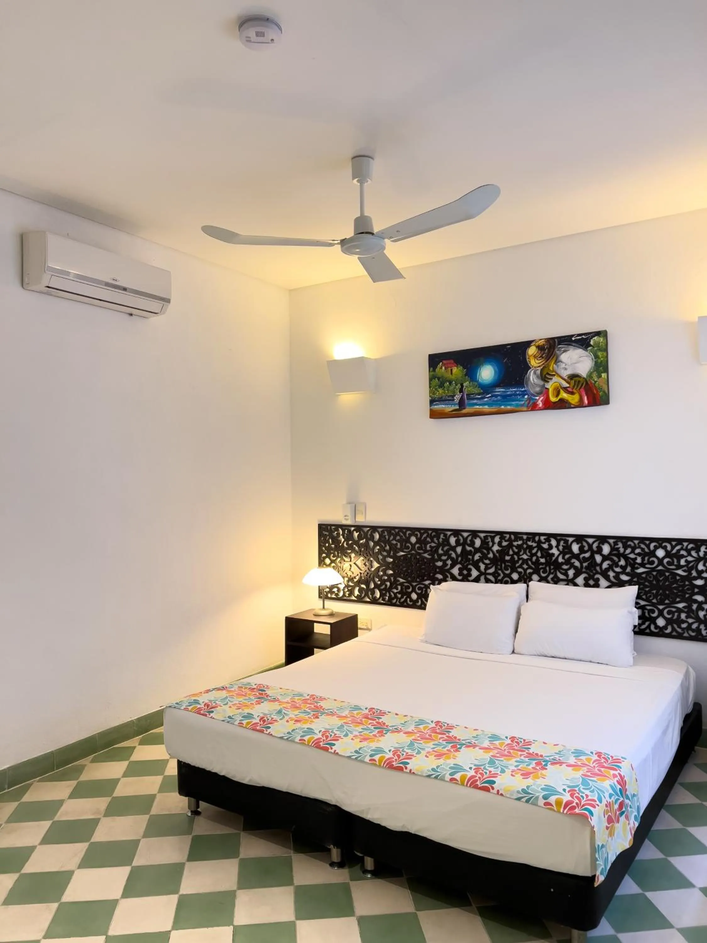 Bed in The Orange House Santa Marta