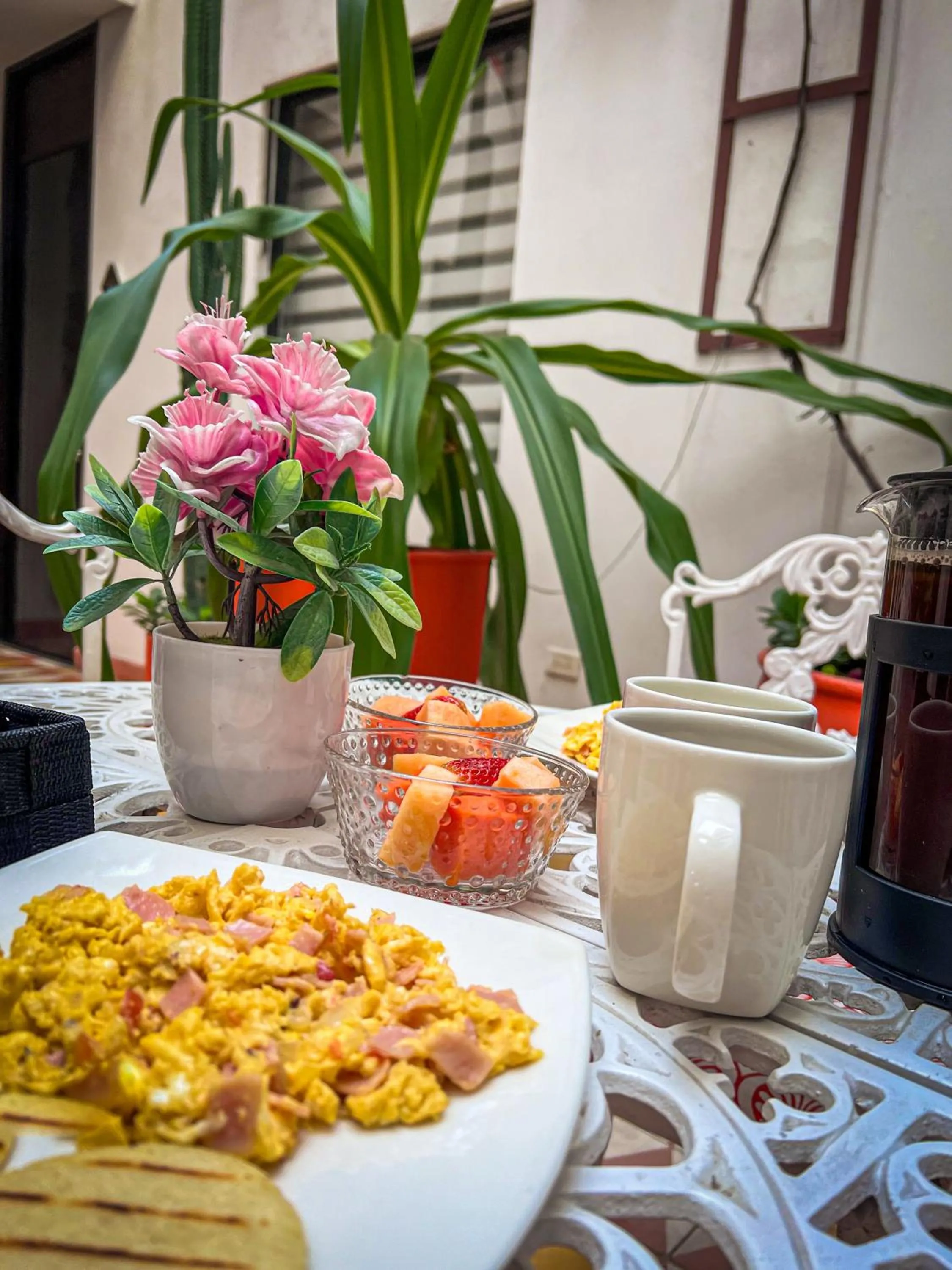 Food and drinks in The Orange House Santa Marta