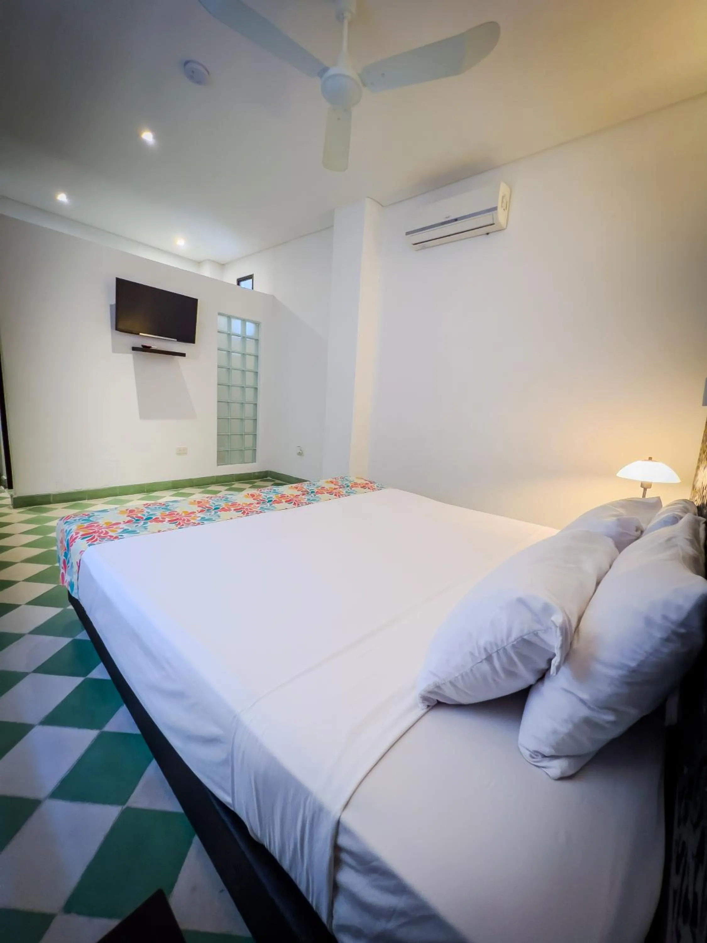 Bed in The Orange House Santa Marta