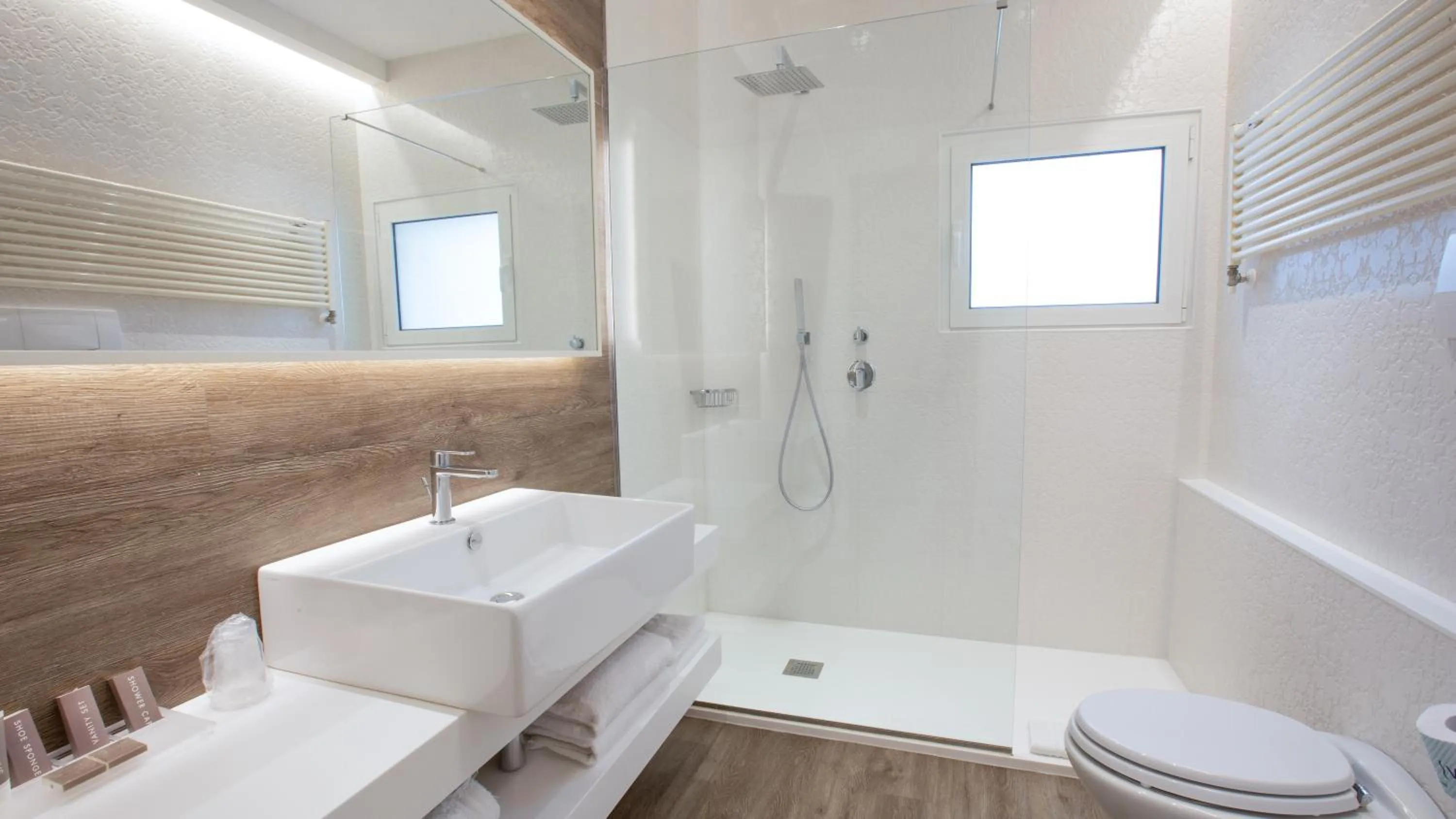 Shower in Hotel Corallo