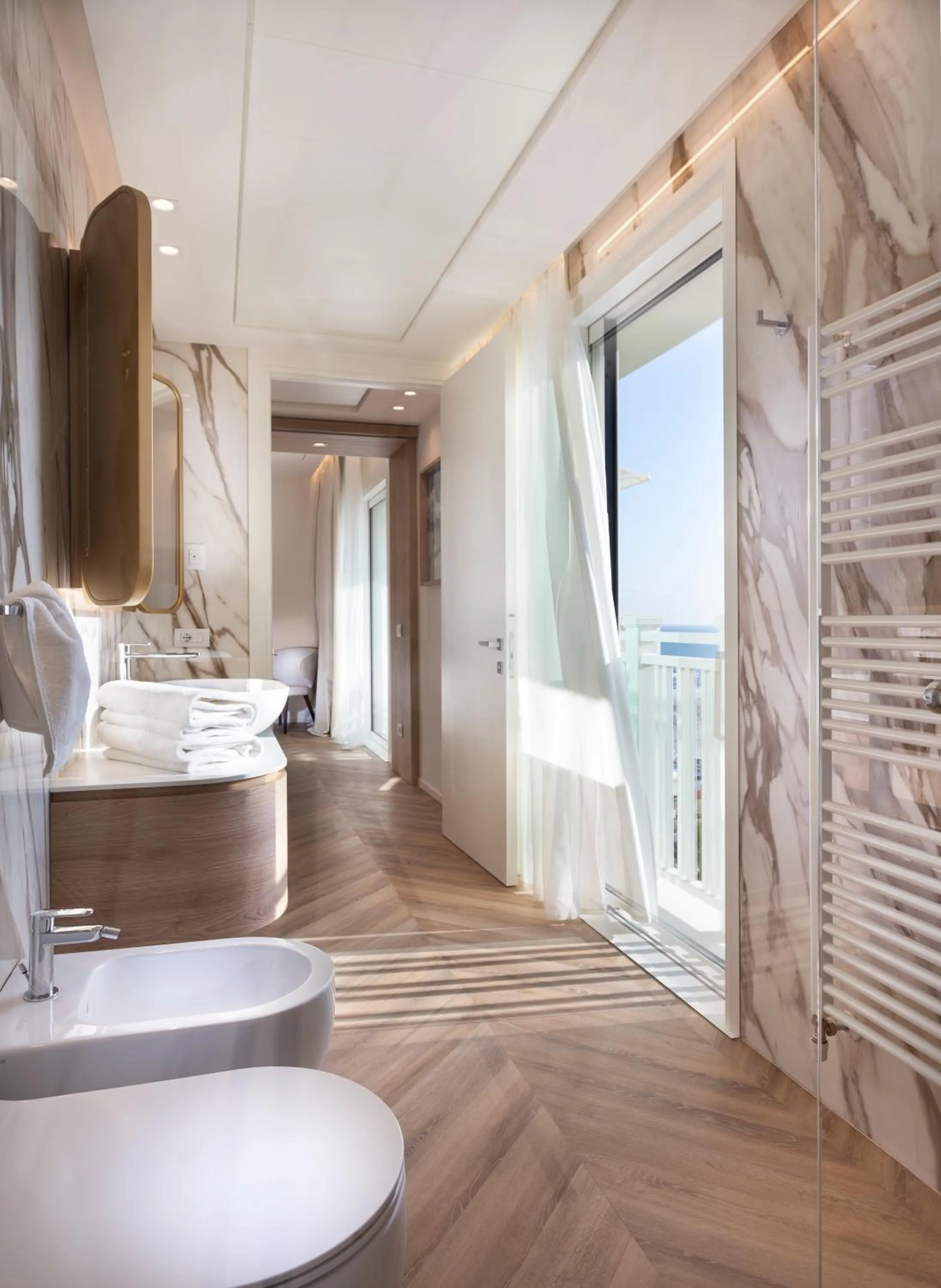 Bathroom, Bed in Hotel Corallo