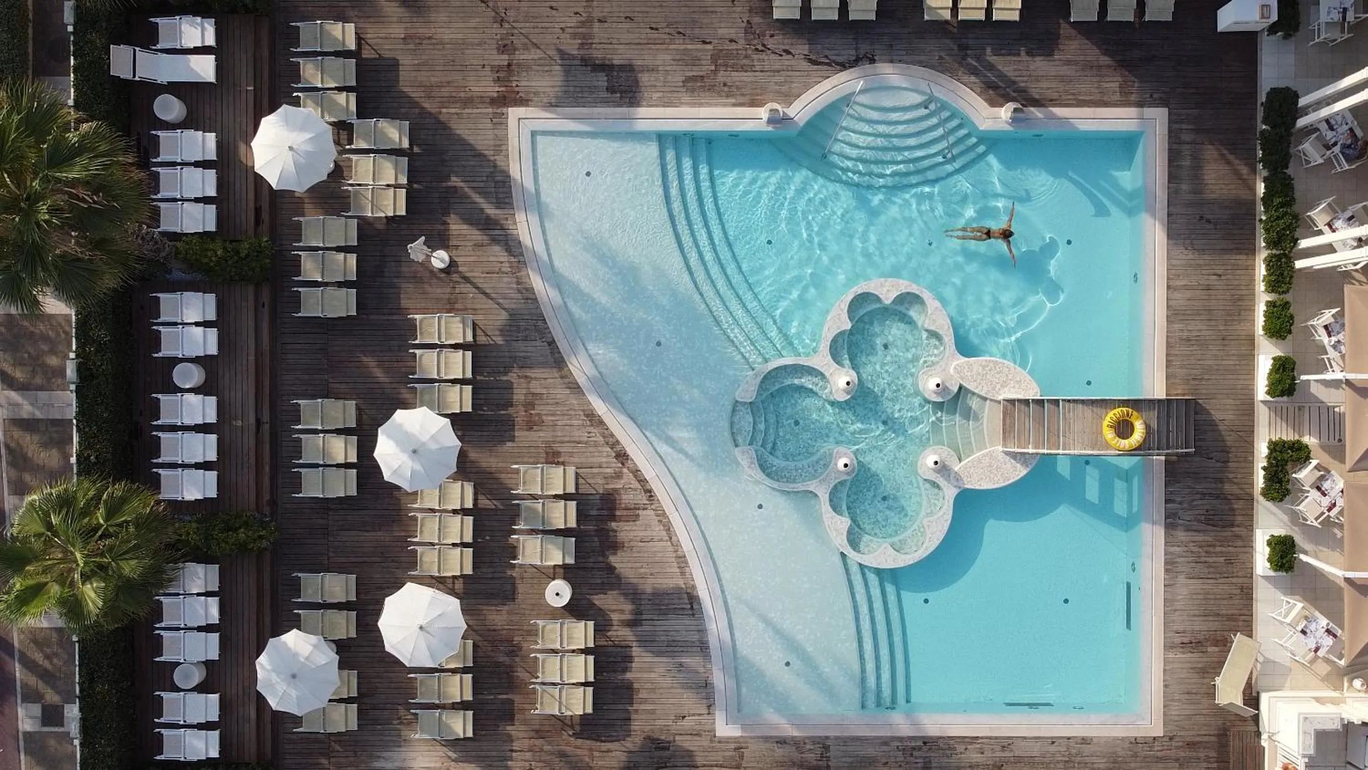 Swimming pool in Hotel Corallo