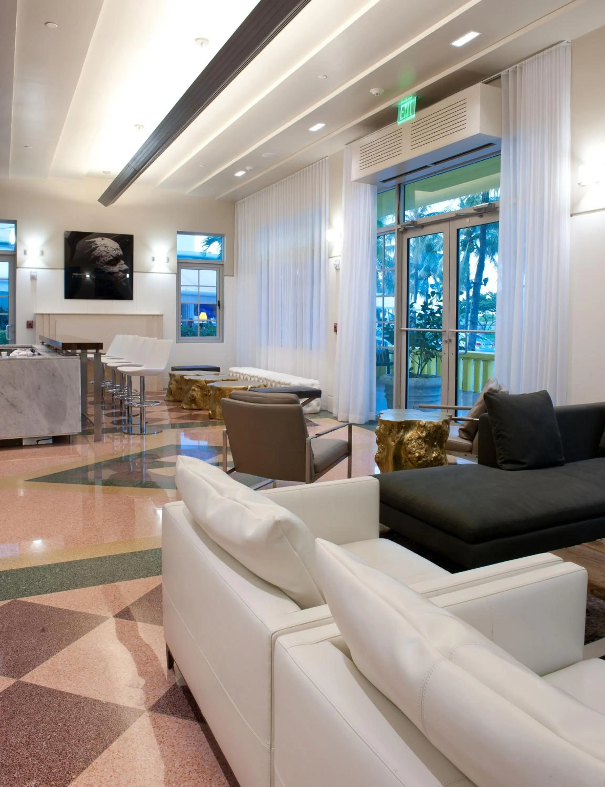 Communal lounge/ TV room in Leslie Hotel Ocean Drive