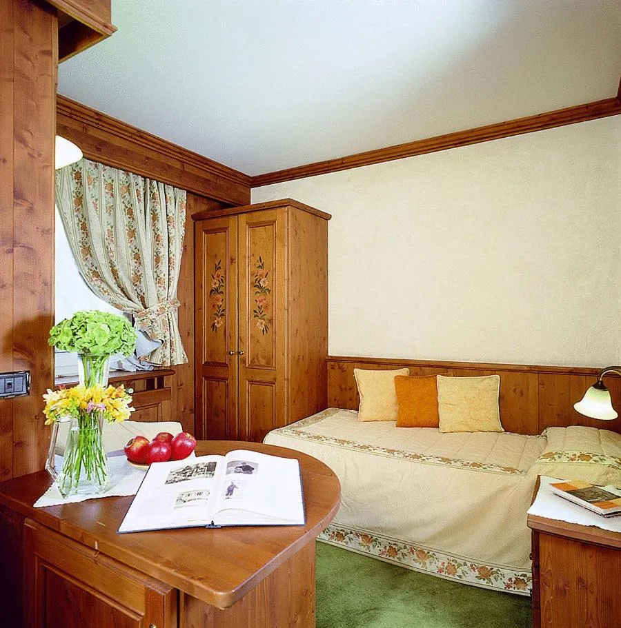 Decorative detail, Bed in Hotel Baita Dei Pini