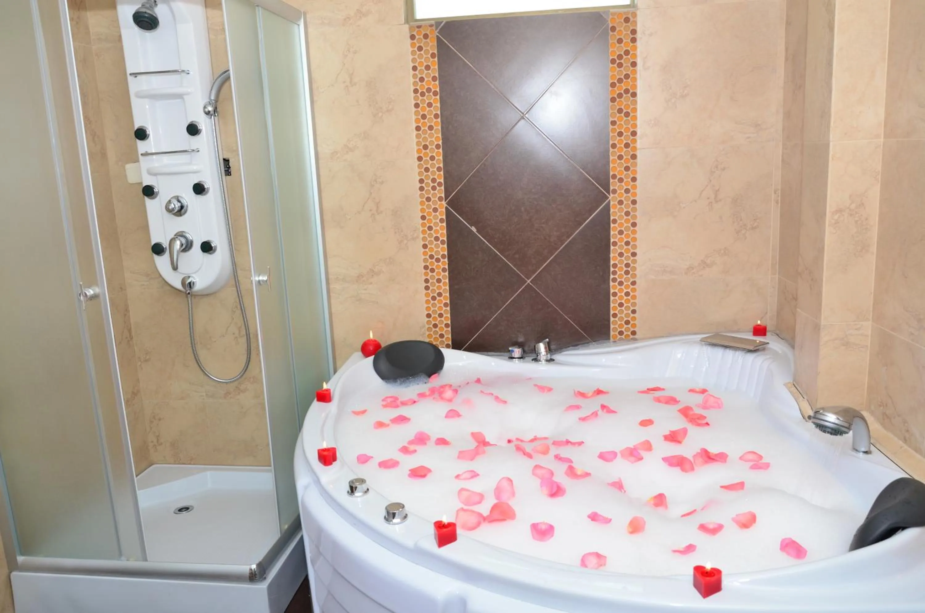 Hot Tub in Kuna Hotel