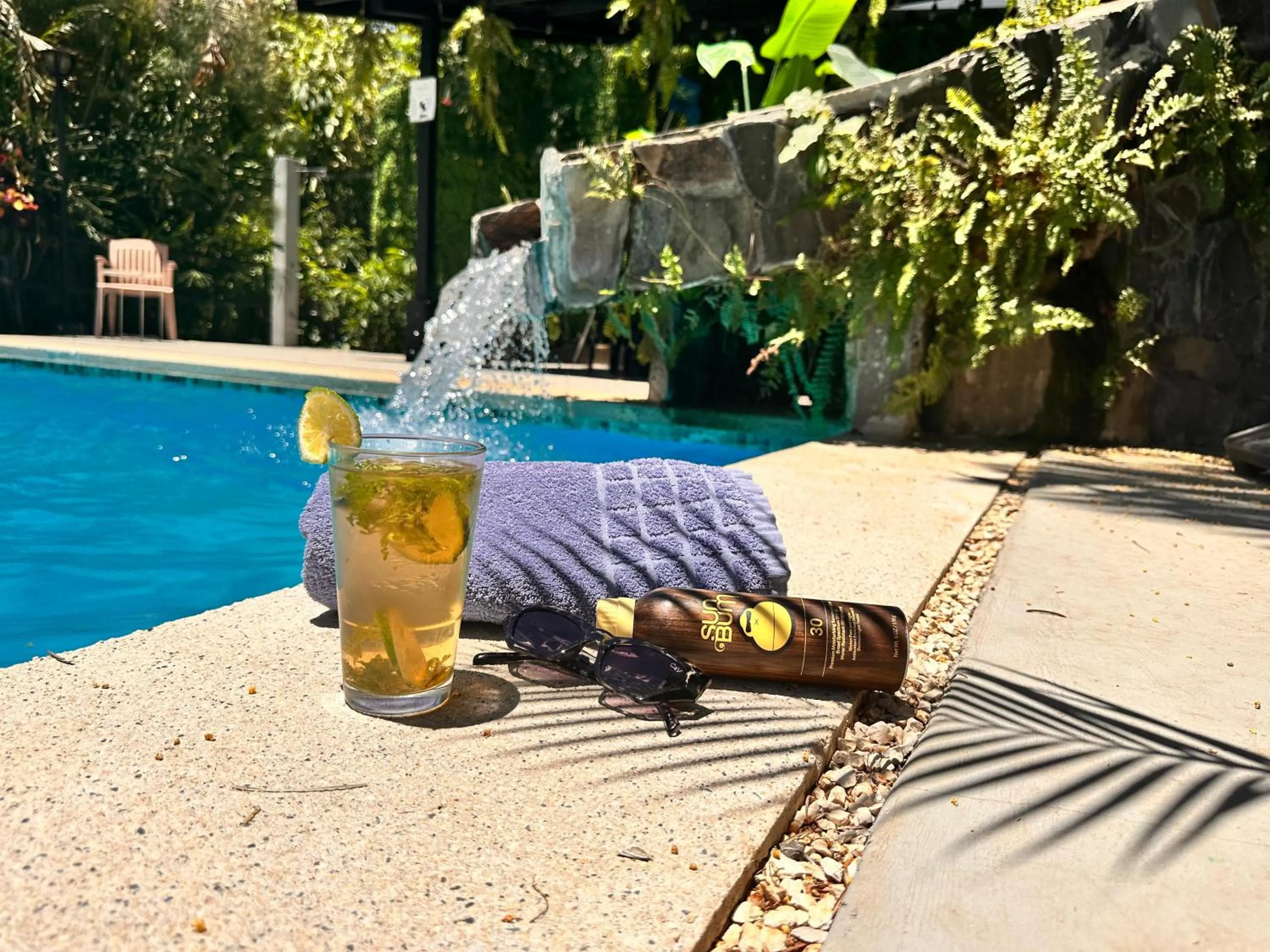 Swimming pool in Brillasol Airport Hotel
