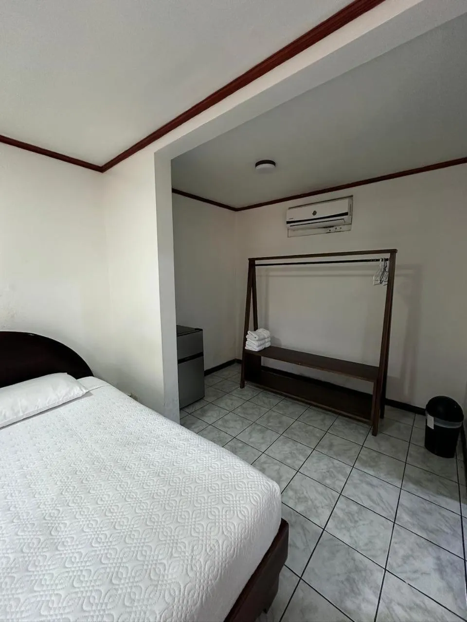 wardrobe, Bed in Brillasol Airport Hotel