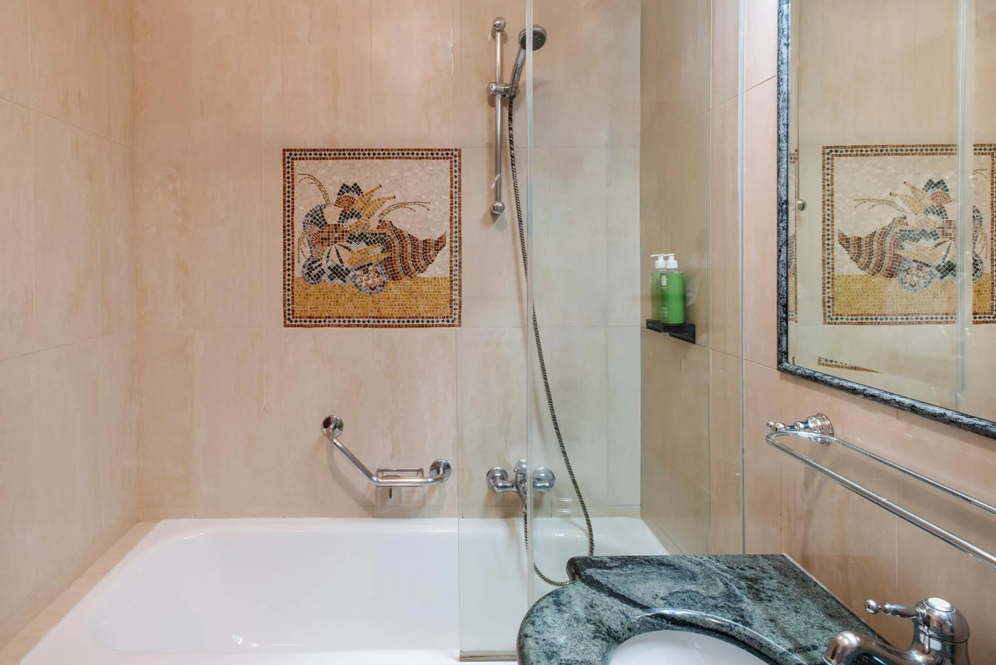 Bathroom in Grand Hotel Dino