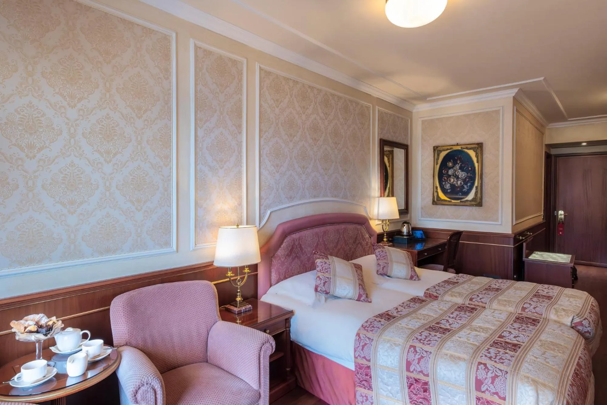 Bedroom, Bed in Grand Hotel Dino