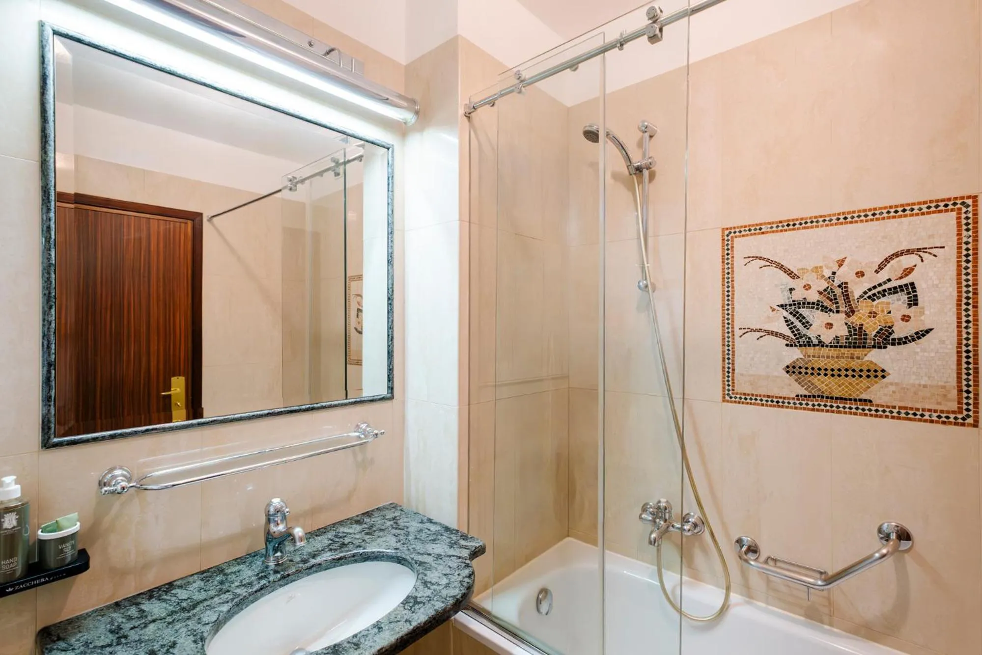 Bathroom in Grand Hotel Dino