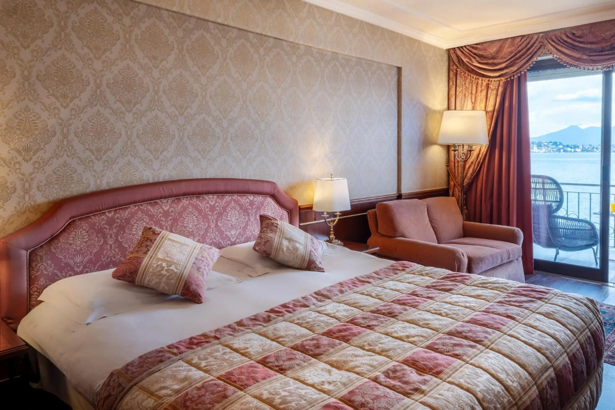 Bedroom, Bed in Grand Hotel Dino