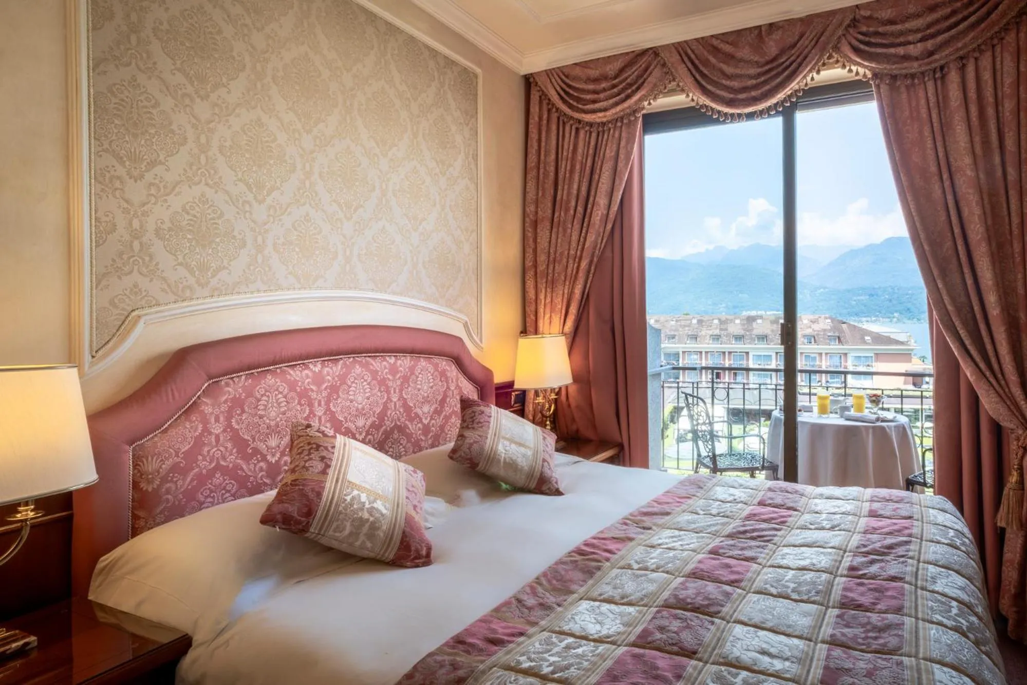 Bedroom, Bed in Grand Hotel Dino