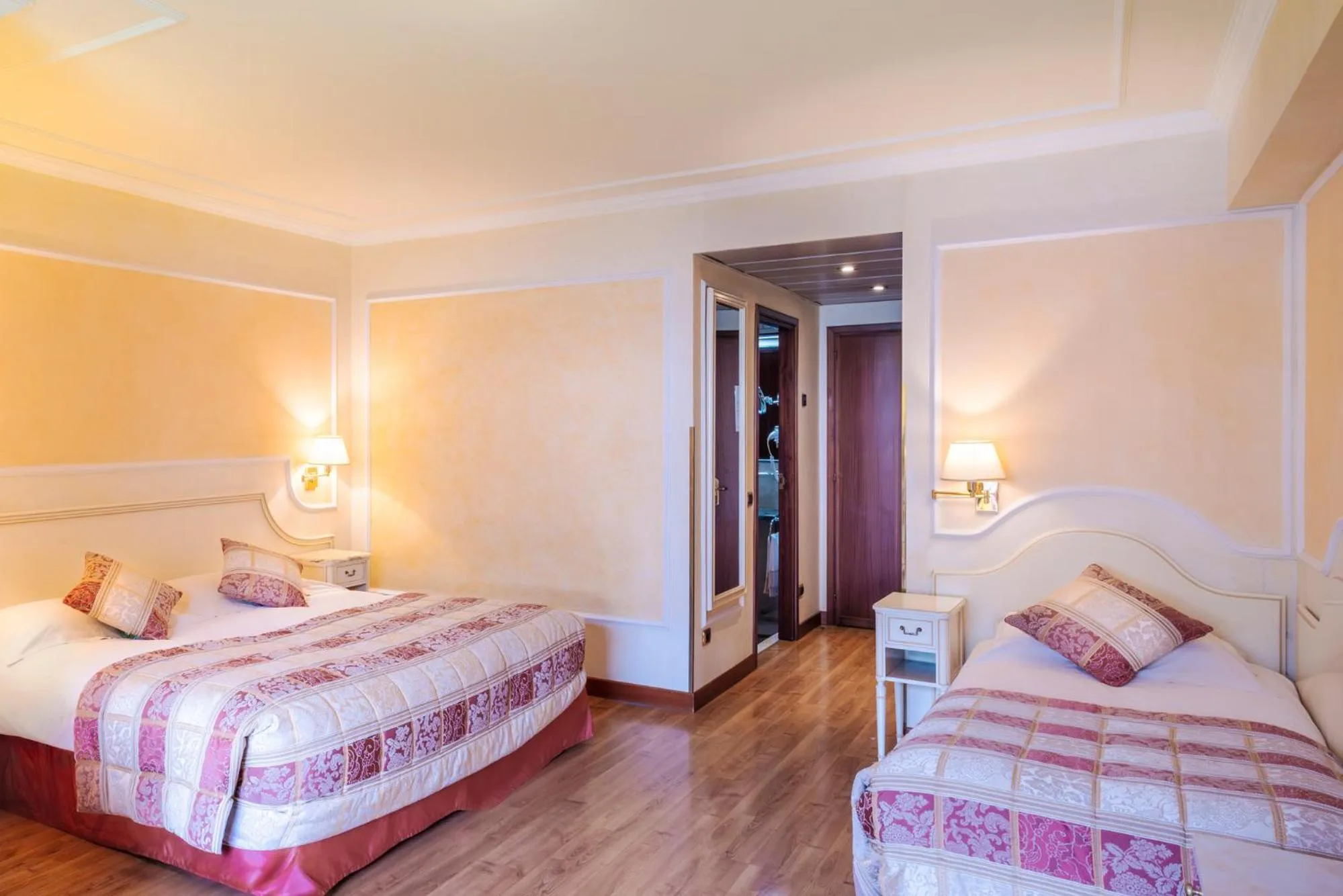 Bedroom, Bed in Grand Hotel Dino