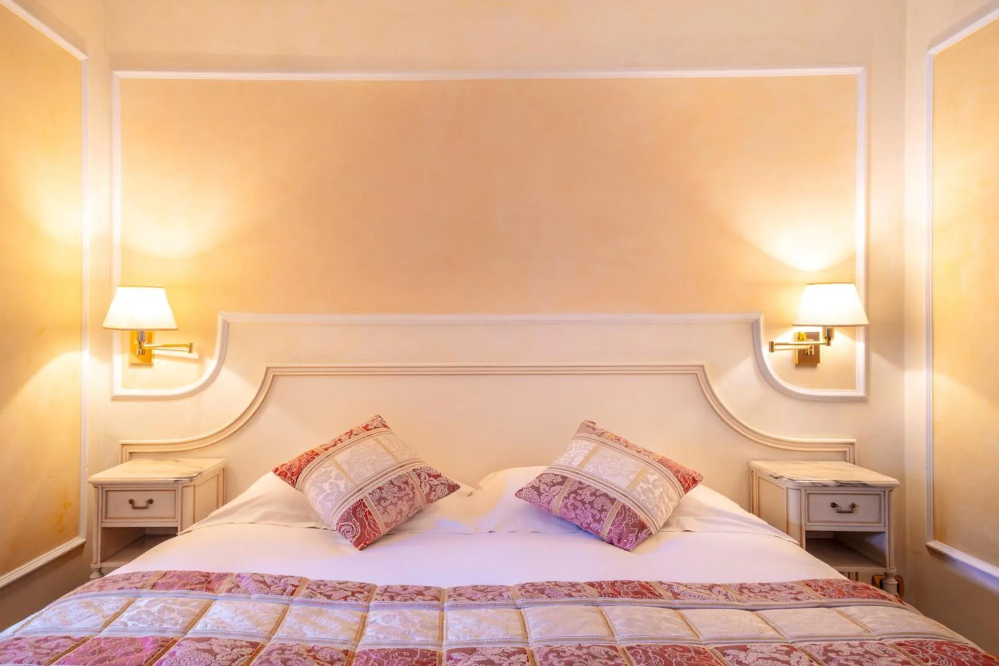 Bedroom, Bed in Grand Hotel Dino