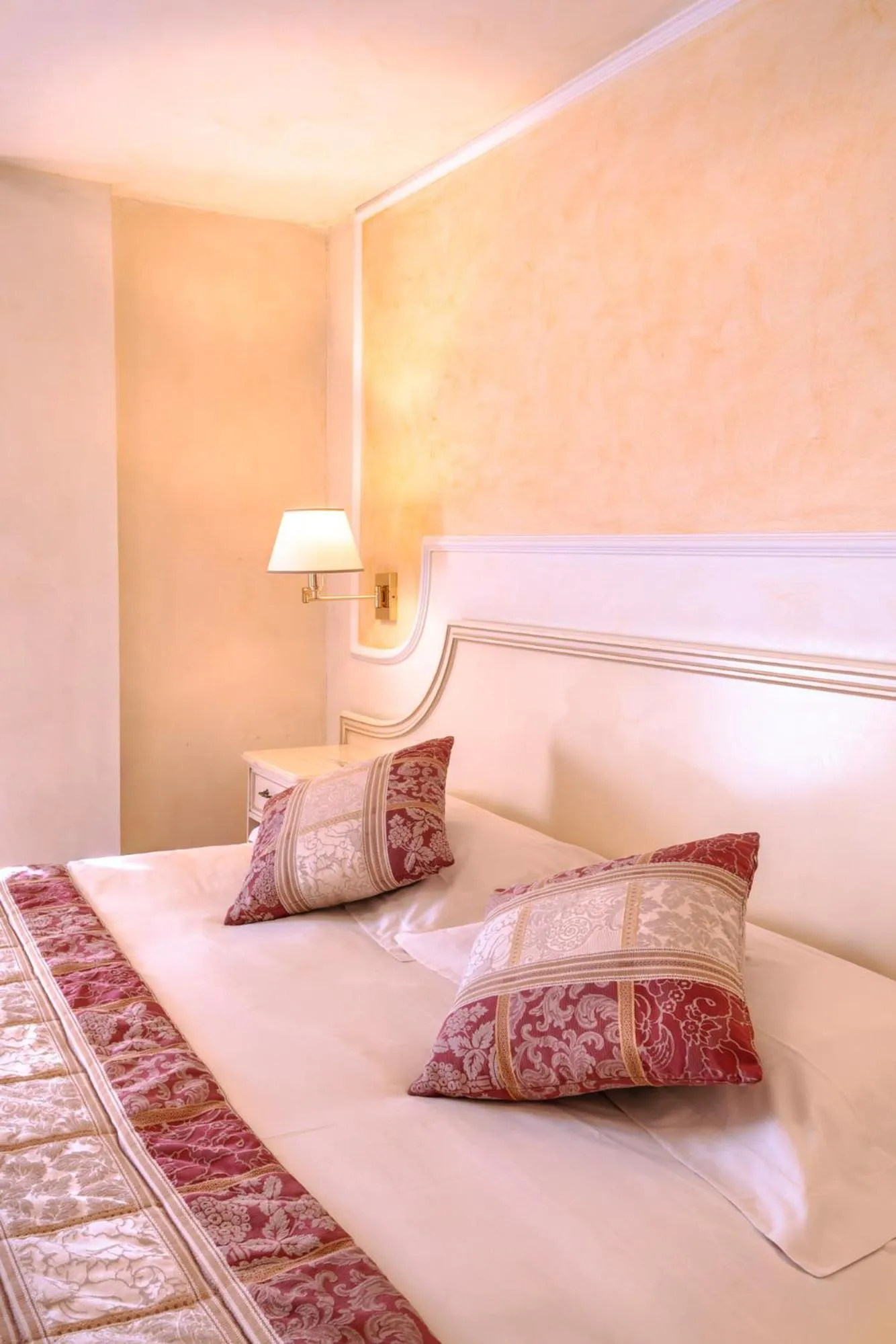 Bedroom, Bed in Grand Hotel Dino