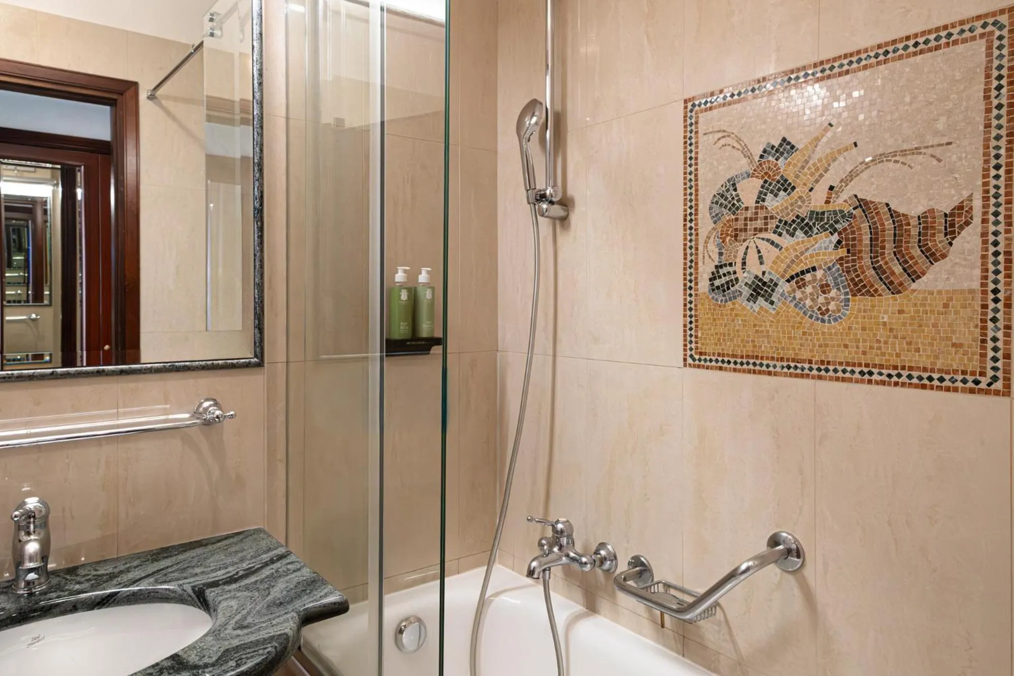 Bathroom in Grand Hotel Dino