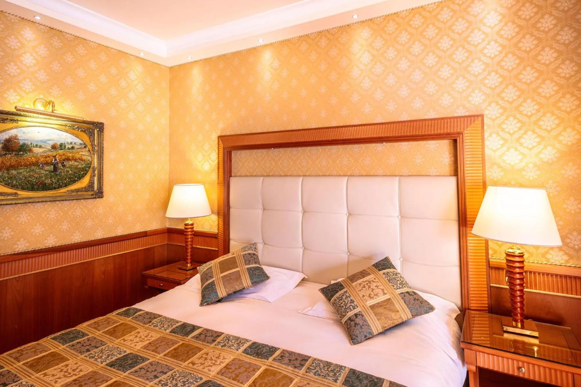 Bedroom, Bed in Grand Hotel Dino