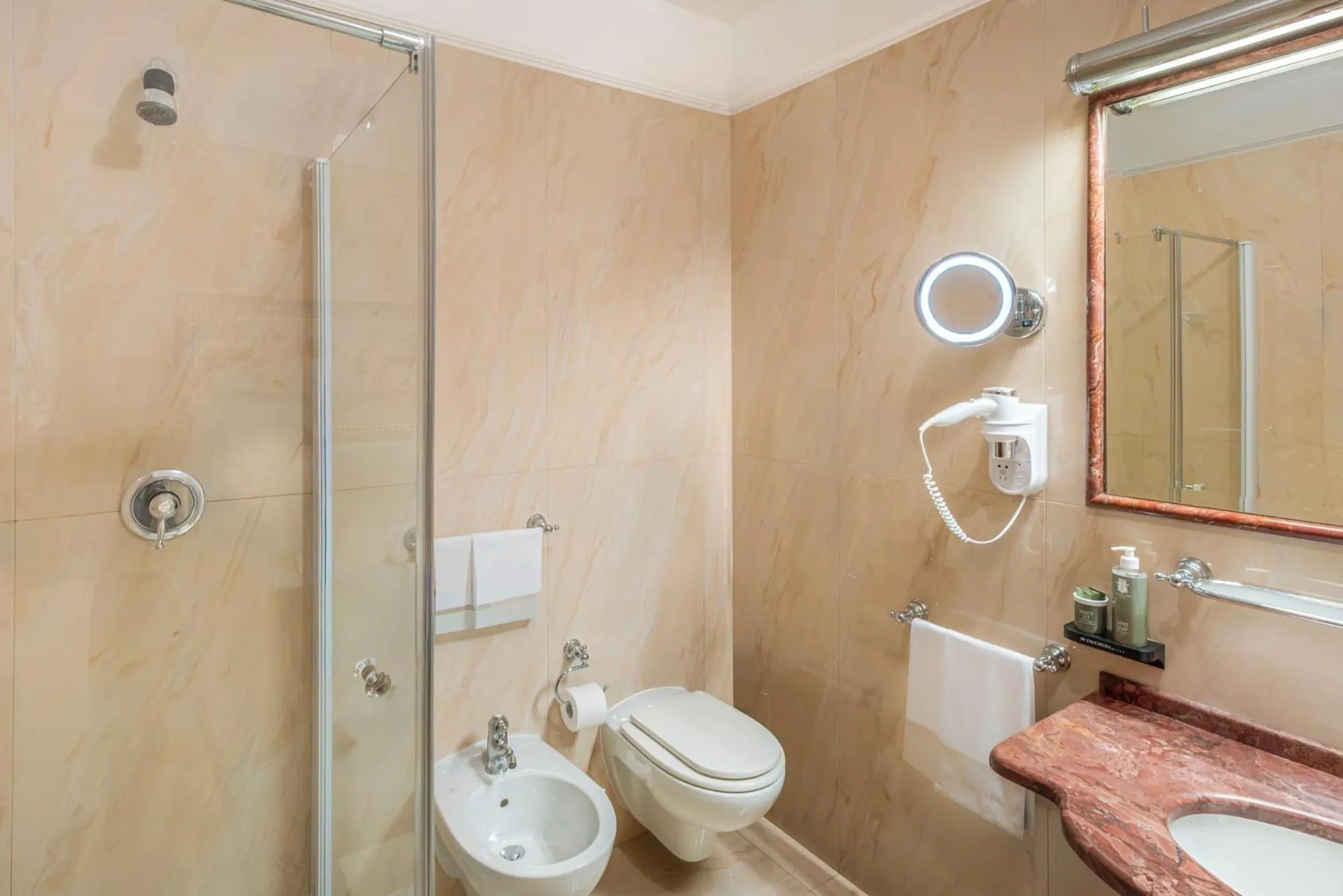 Bathroom in Grand Hotel Dino