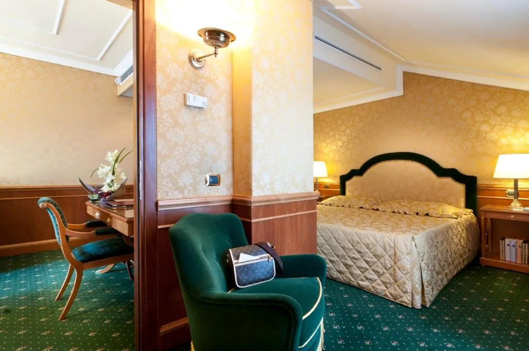 Bedroom, Bed in Grand Hotel Dino