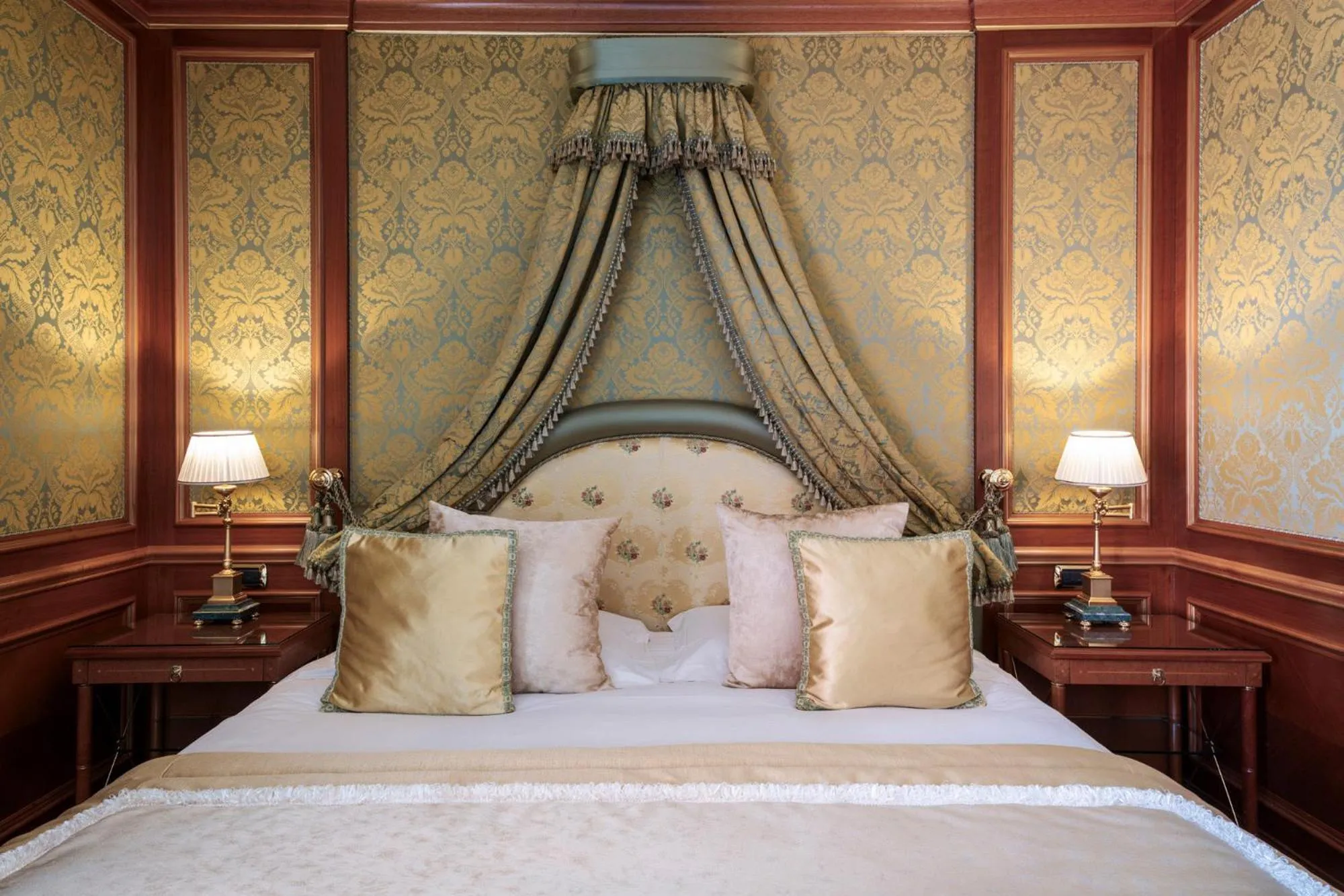 Bed in Grand Hotel Dino