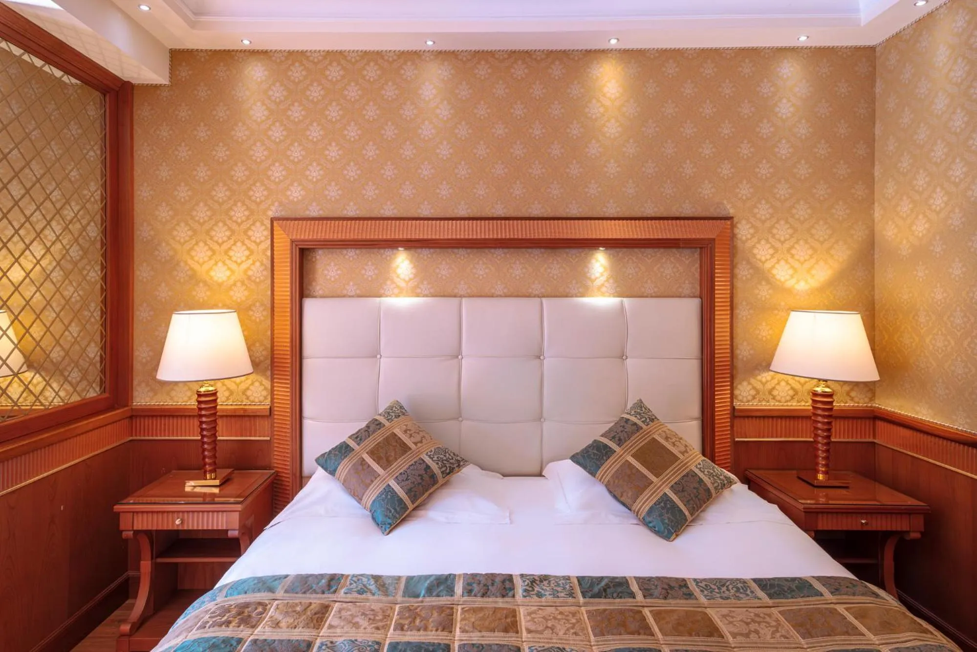 Bedroom, Bed in Grand Hotel Dino