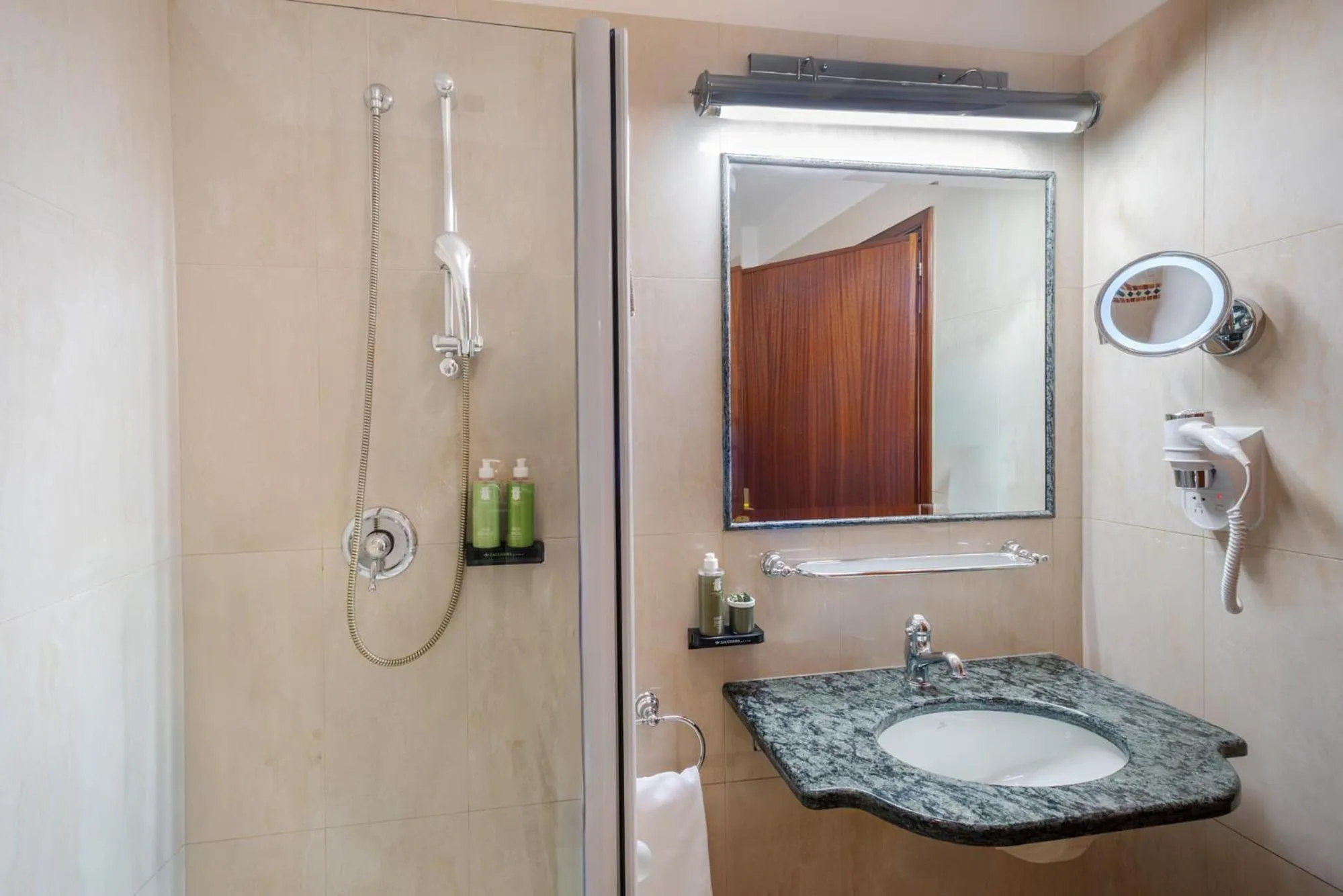 Bathroom in Grand Hotel Dino