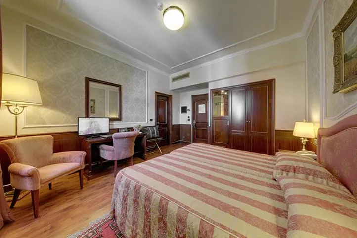 Bedroom, Bed in Hotel Simplon